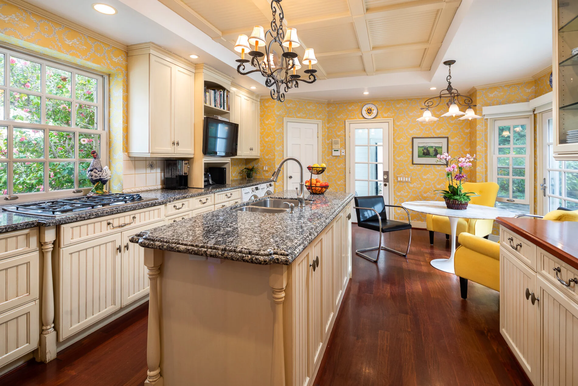 10 315 comstock KITCHEN COMMLS-11.JPG