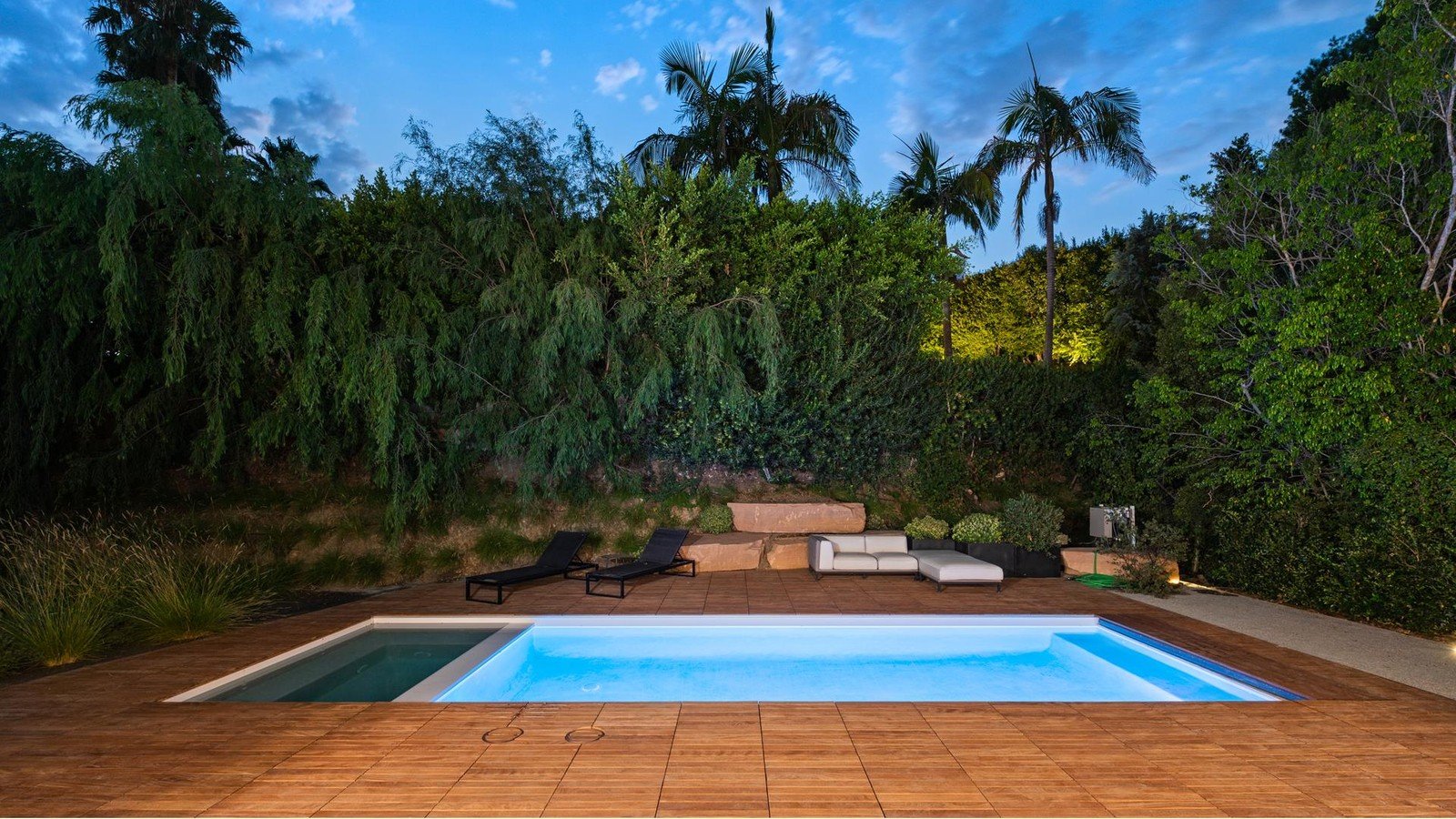 8  select  roberto lane   pool.jpg