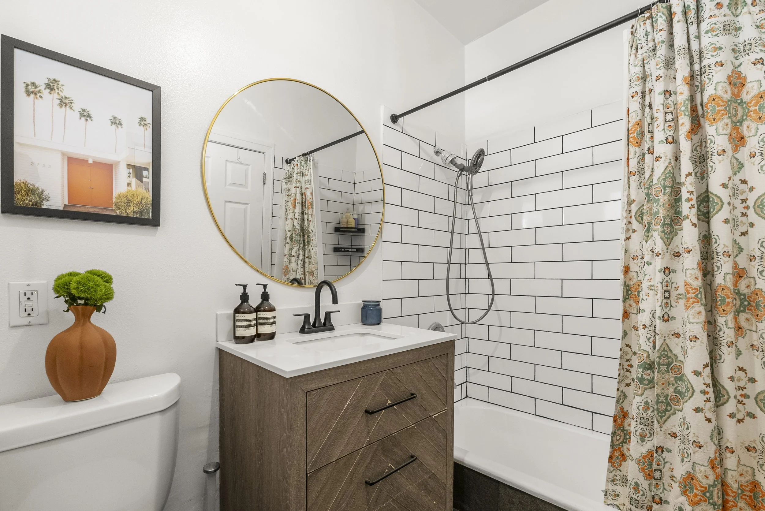 16 Bathroom 1843 Highland 40.jpg