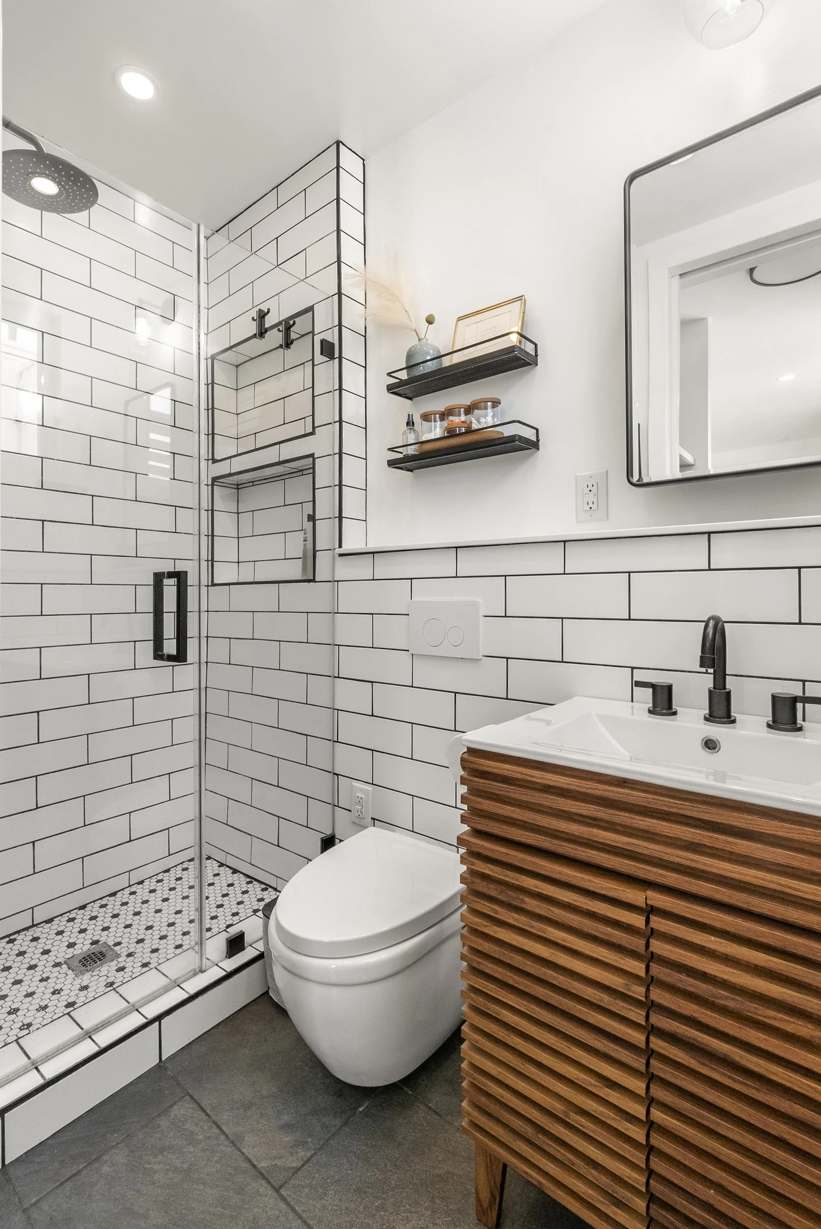 36 ADU Bathroom 1843 Highland 60.jpg