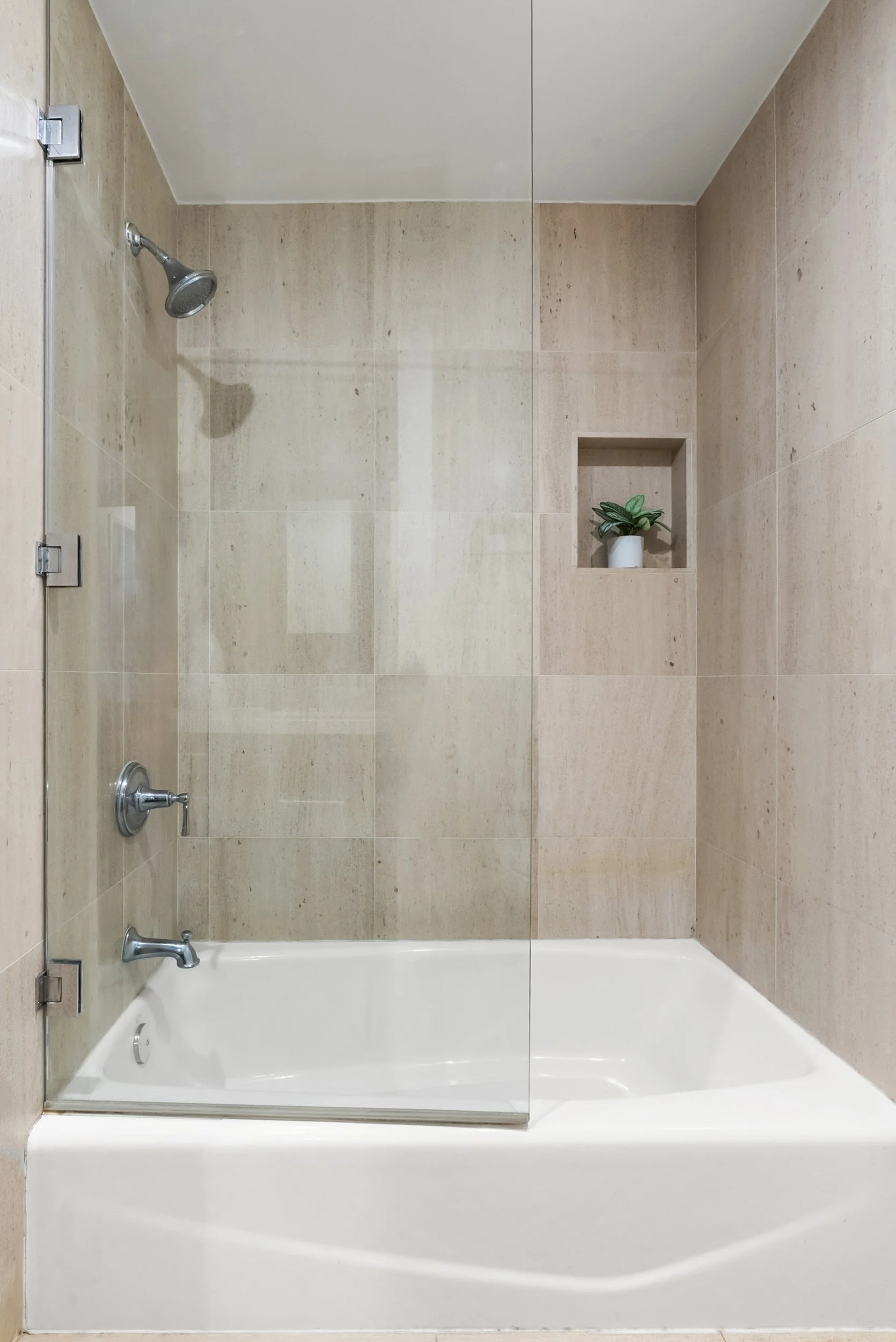 15a Bathroom 911 Kings 321 35.jpg