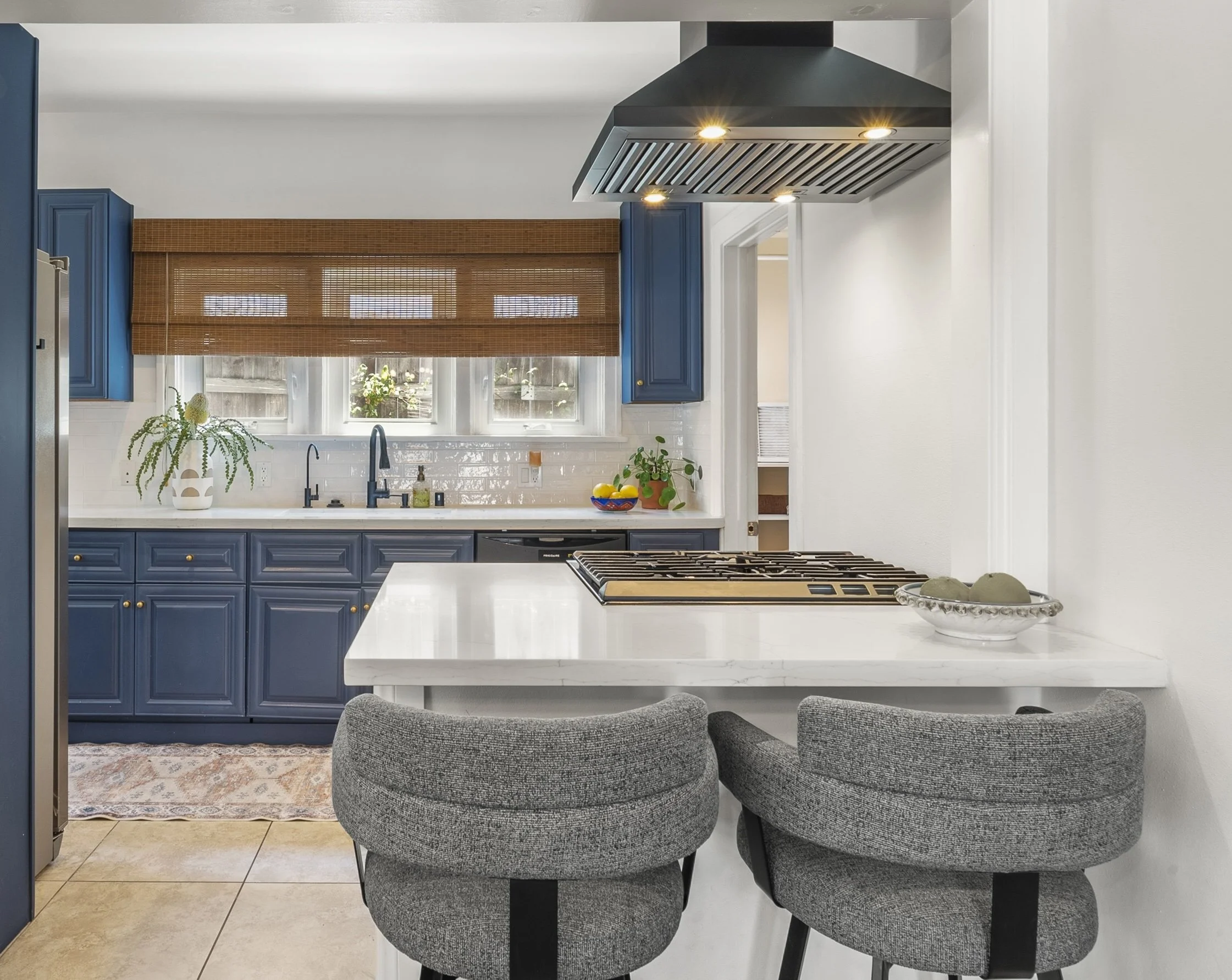 11 Kitchen .jpg