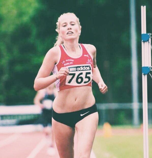 SOPHIE: DER ZWIESPALT ZWISCHEN FRAUENBILD IM LAUFSPORT &amp; DER EIGENEN GESUNDHEIT