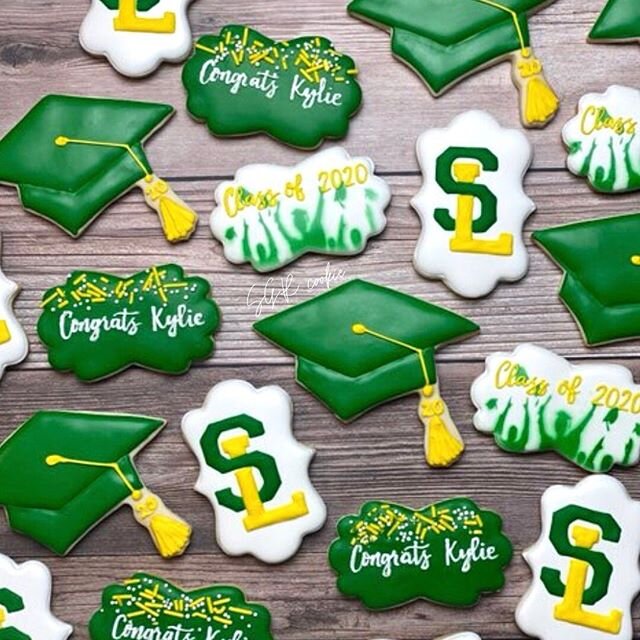 Congratulations Kylie, graduate of @setonlasalle🎓 #sgrcookie &bull;
&bull;
&bull;
&bull;
&bull;
#cookie #cookies #cookier #cookieart #decoratedcookies #royalicingcookies #decoratedsugarcookies #sugarcookies #cookiedecorating #cookiesofinstagram #sug