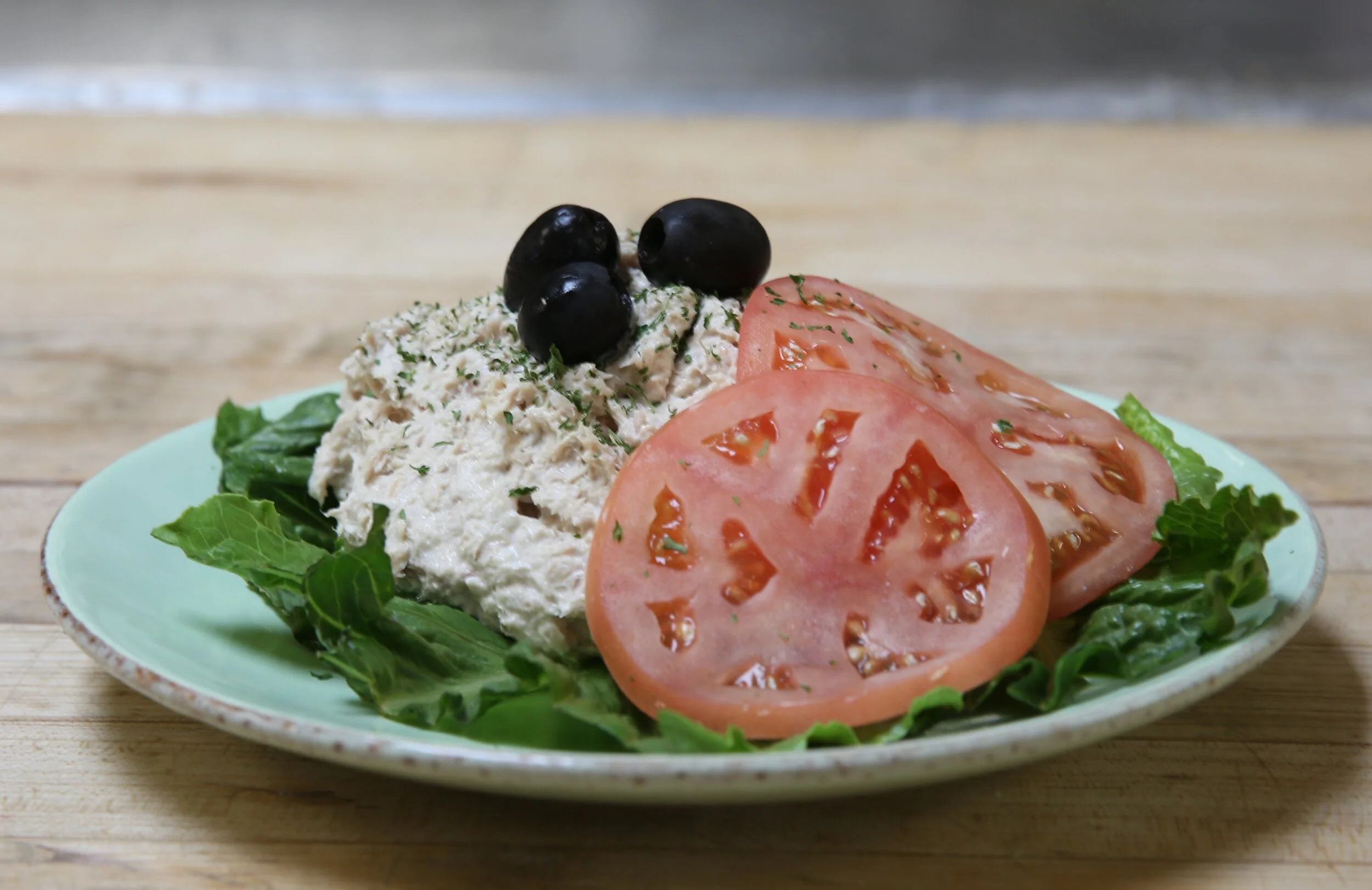 Tuna on Lettuce Bed.JPG