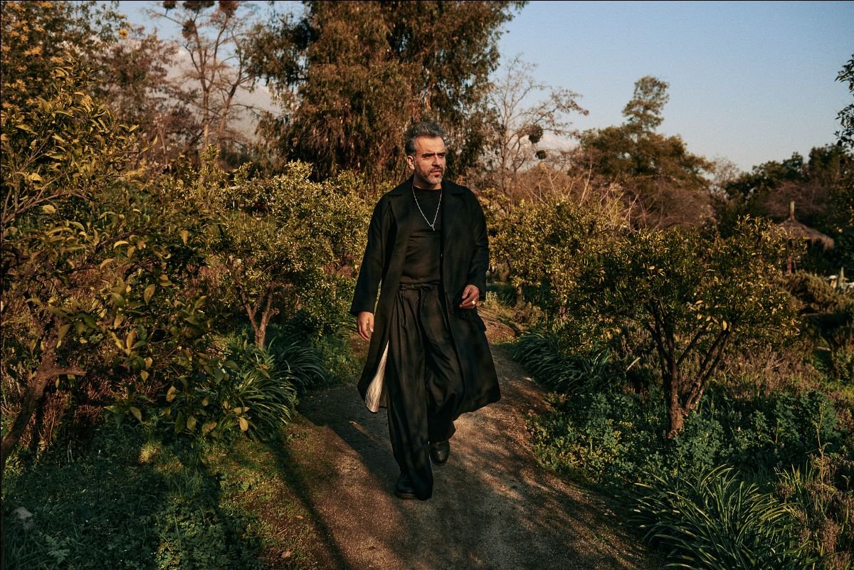 Fernando Milagros Announces New Album Obsydiana