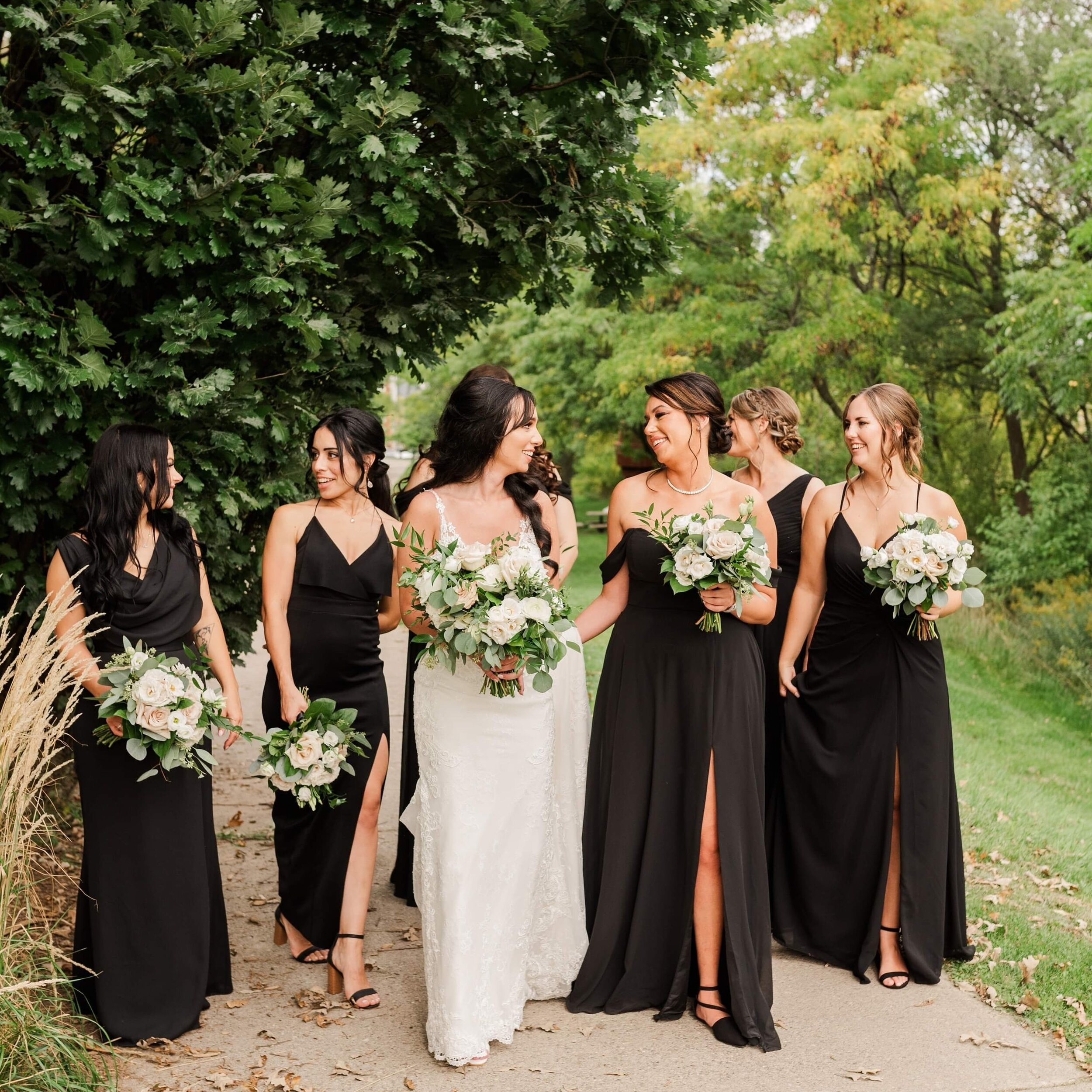 I love capturing genuine moments where you can see the deep bonds of friendship and pure joy between a group of close friends. I&rsquo;m so grateful to be able to preserve these memories forever. 🥂
.
.
.

#ontarioweddingphotographer #junebugcommunit