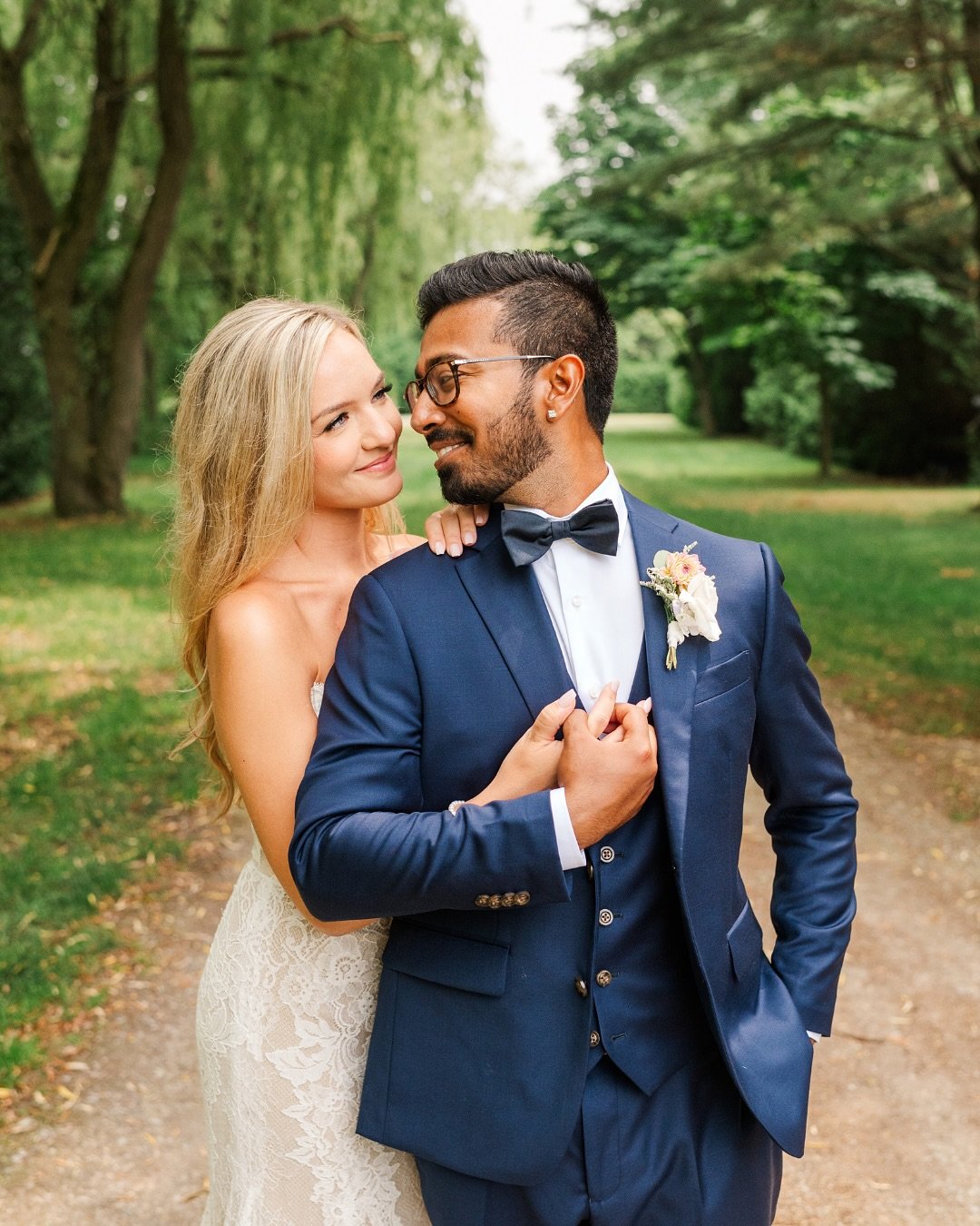 Erica &amp; Nick&rsquo;s backyard wedding was vibrant, joyful, and full of heart. 💛 

From the stunning florals to the energy on the dance floor, every part of their day was a reflection of who they are together. The full story is now live on the bl