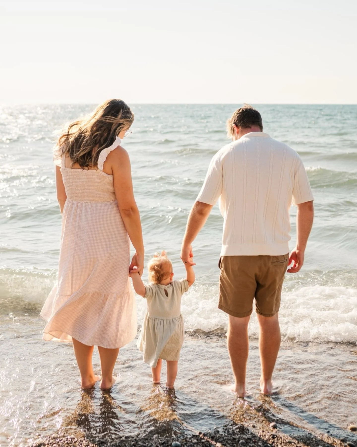 Finally posting some favourites from my September beach minis. We battled a bit of weather and spread a few sessions over different days but it all worked out in the best way. Such a joy photographing these families at the beach. 🏖️