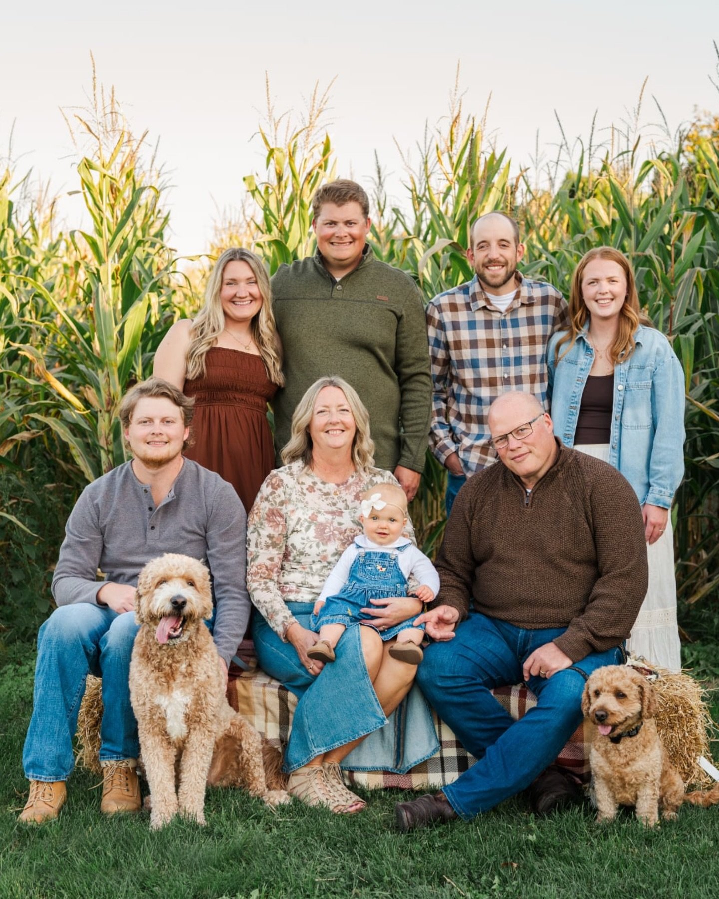 The Williamson fam 🤍

Such a beautiful fall day with a wonderful family 🍂