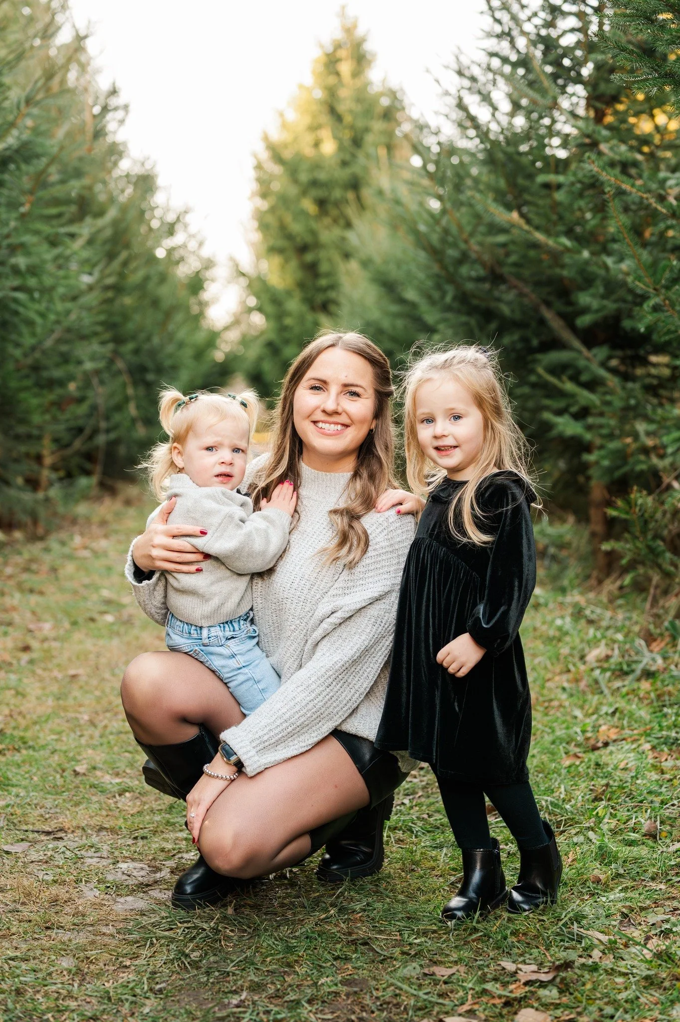 🎄 CHRISTMAS MINIS ARE HERE! 🎄

It's time to start thinking about Christmas photos, and I'm so excited to officially open booking for this year's holiday minis! ❤️

This year, I'm offering two options &mdash; my usual outdoor Christmas minis and som