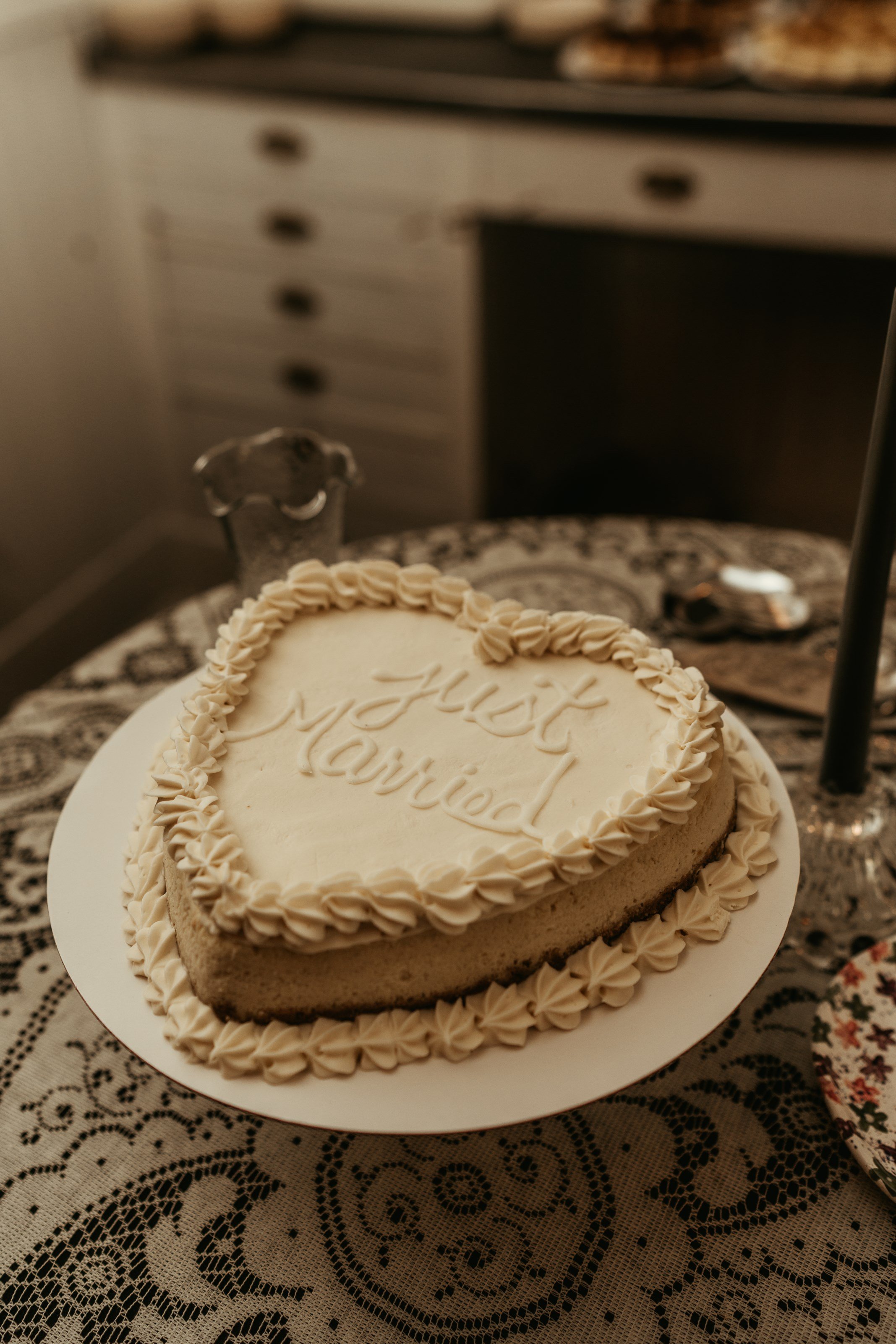 Gabriella Sutherland Photography, white wedding cake, heart cake, vintage wedding photos, wedding photographer ohio, indiana wedding photographer, indianapolis wedding photographer