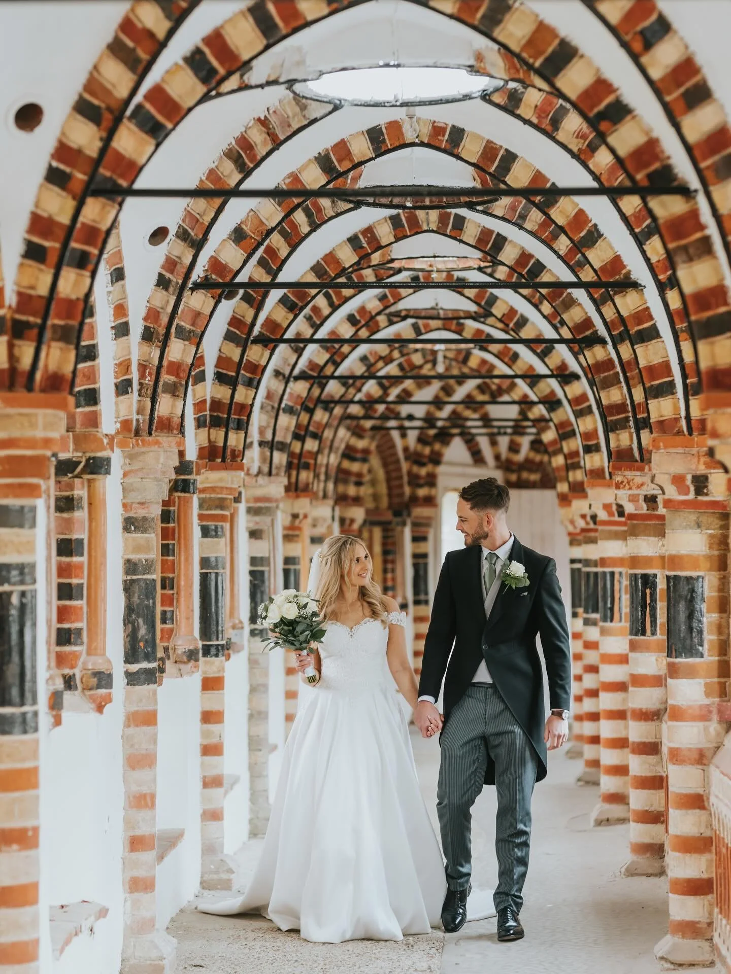 How stunning are these hallways at @de_vere_horsley_towers?! The perfect setting for some gorgeous couple portraits!

#kentweddingphotographer #deverehorsleyestate #essexweddingphotographer #2026bride #2027wedding