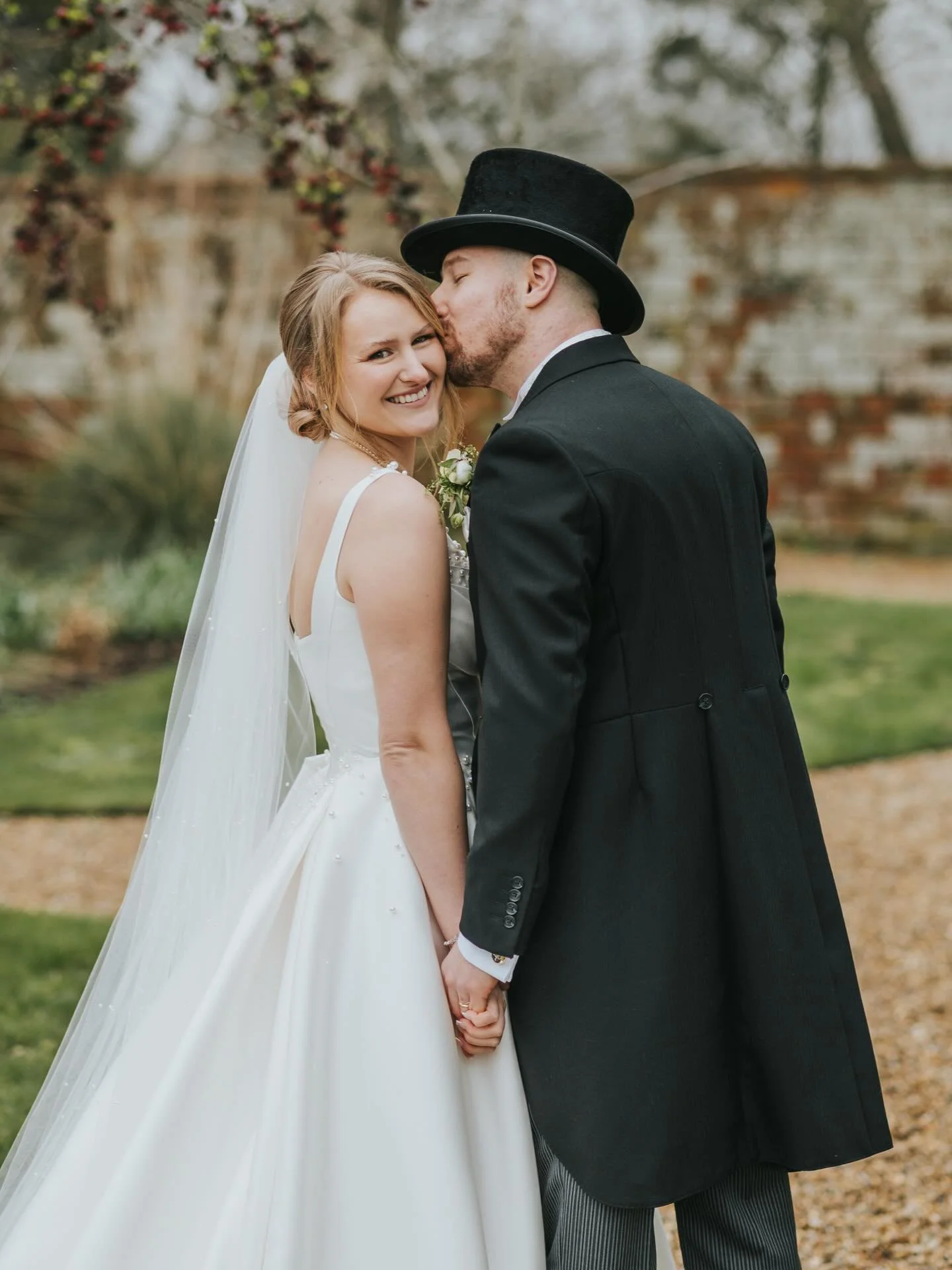 An extra special post today! Last weekend I had the pleasure of photographing my lovely friend and fellow photographer @chloemartin_photography_&rsquo;s special day. What an incredible day start to finish 💕

Videography @muskphotographyandfilms 
Ven