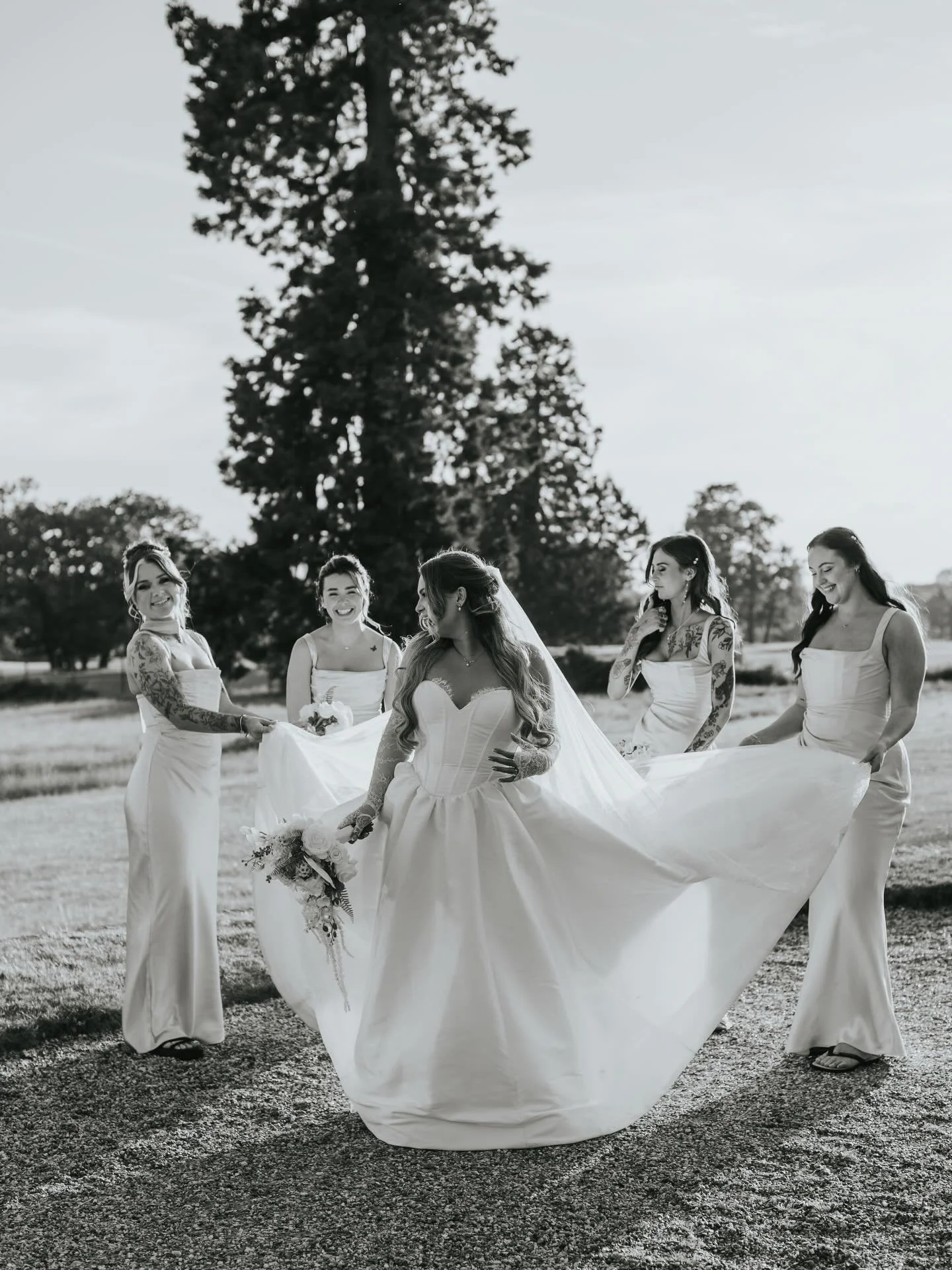 Hannah &amp; her bridal squad ✨

Makeup - @makeupbyxpaige
Hair - @wedding_hair_essex
Cake - @kaylascakes00
Brass Band - Ghetto Blasters Brass Band - @warble_ents
Saxophonist - Sax Dredd - @warble_ents

#essexwedding #gosfieldhallwedding #gosfieldhall