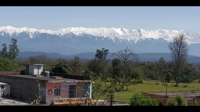 Himalayas visible for the first time in 30 years as pollution levels in India drop