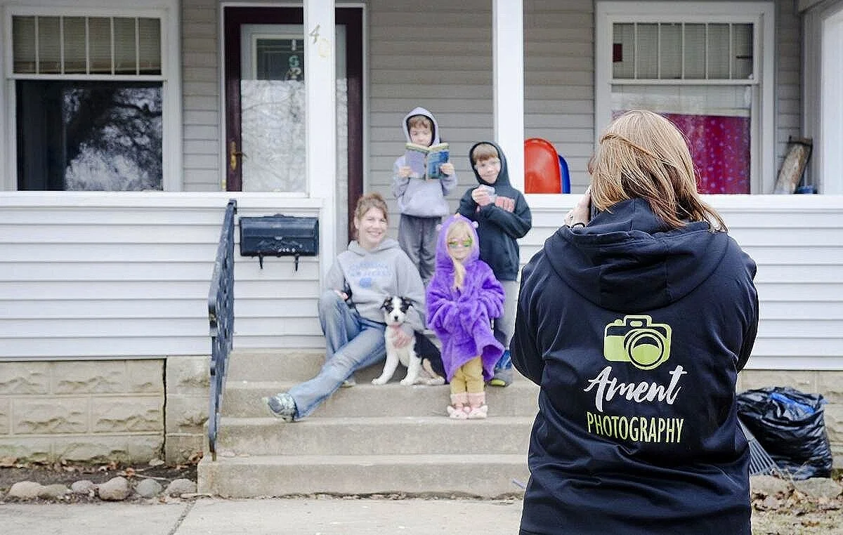 Grass roots project grows nationwide to capture photos of families in isolation