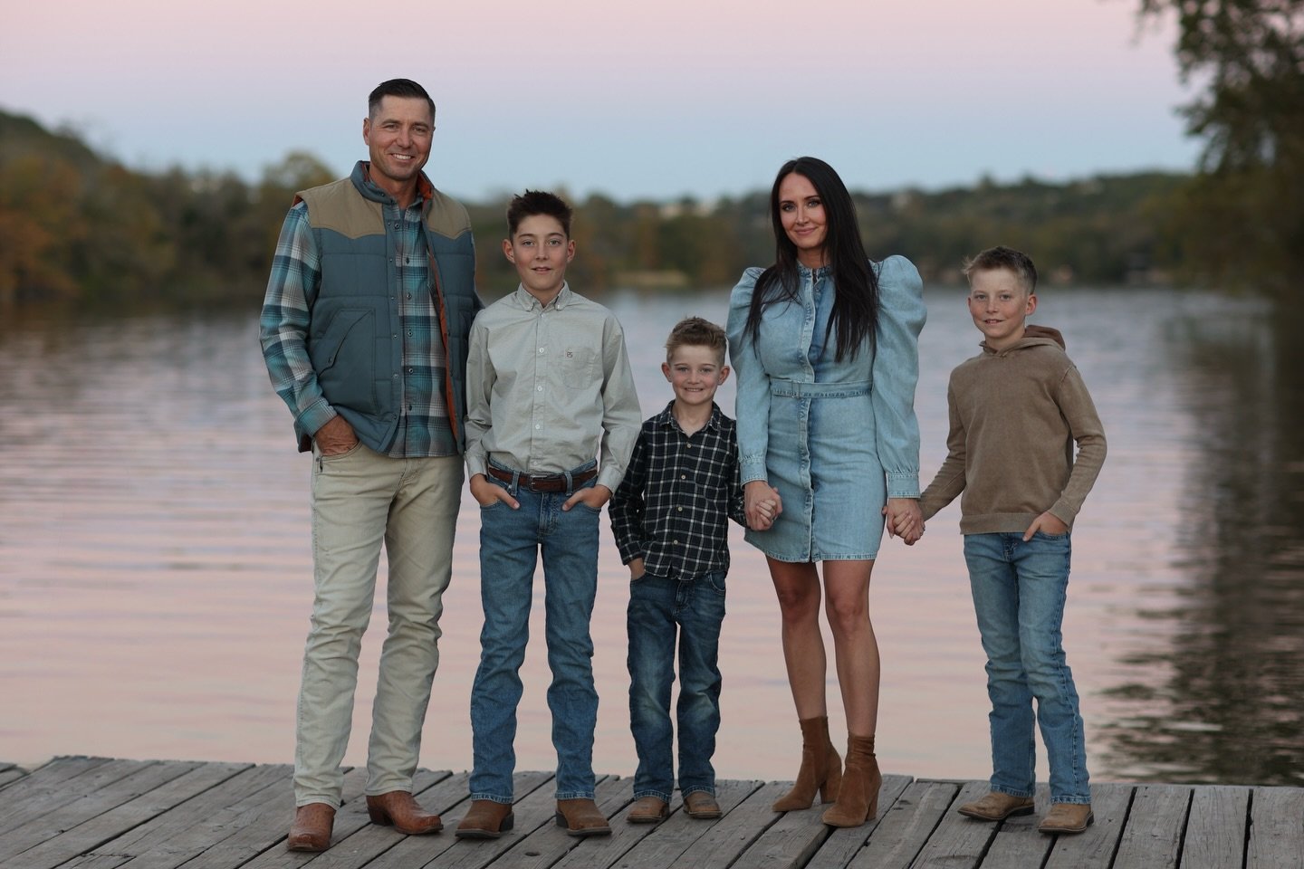 Merry Christmas from our family to yours! 🎄❤️

📷 @tjcreativeagency