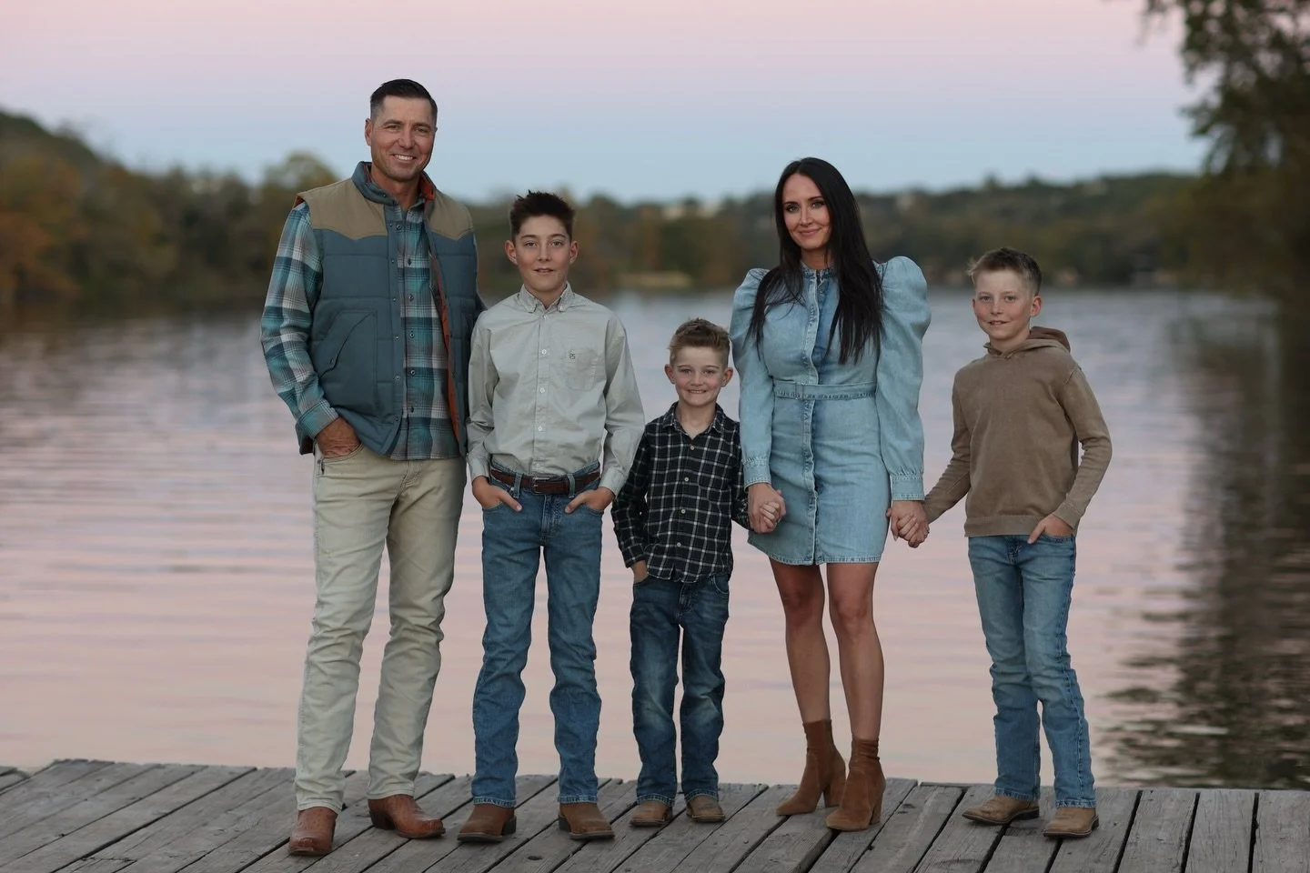 Merry Christmas from our family to yours! 🎄❤️

📷 @tjcreativeagency