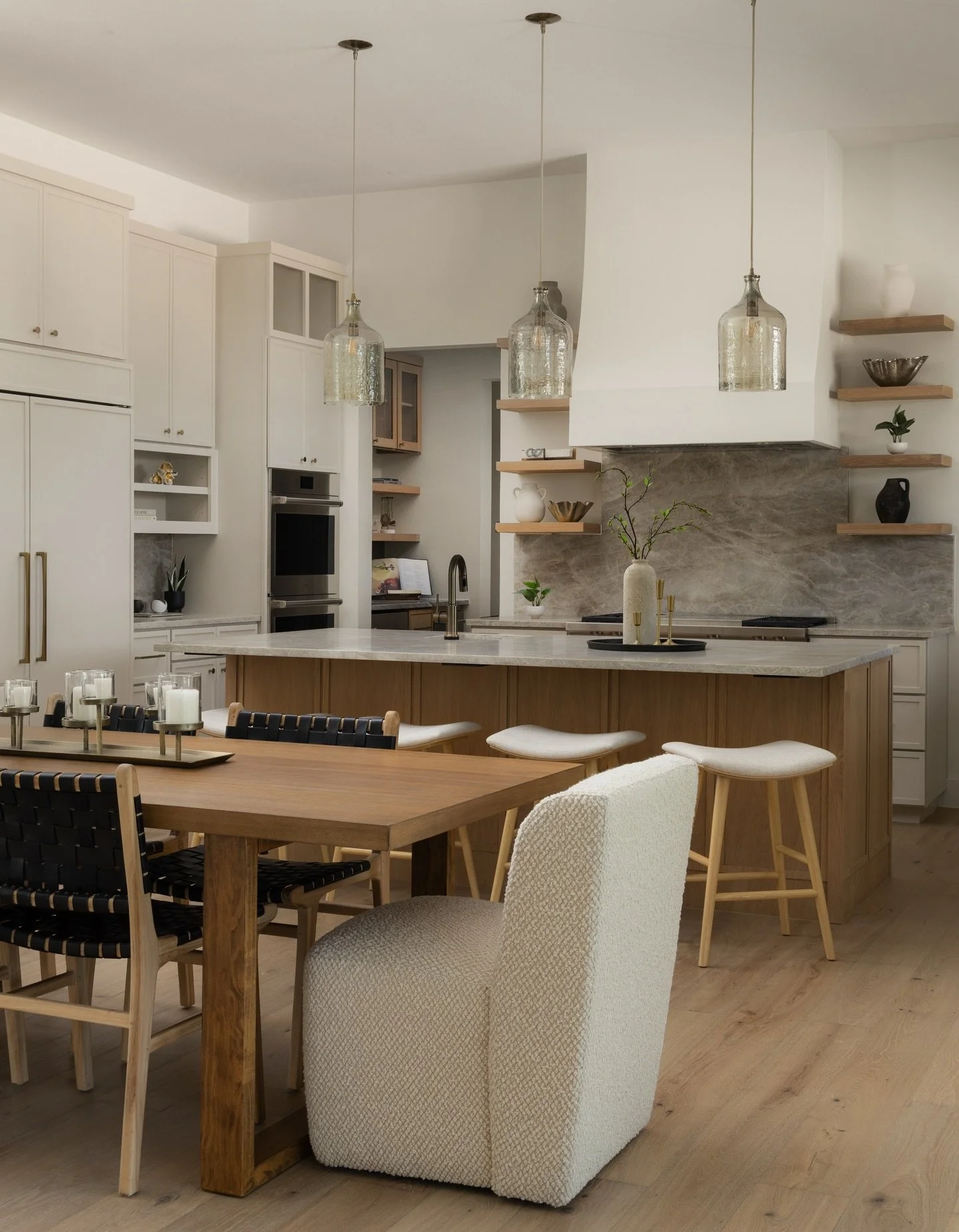 A look back at our Circle C Project.

Design &amp; Build: @countylinecustomhomes 
Architect: @alignaustinarchitects 
📷: @frankgarnicaphotography 
Staging: @a2d_addicted.2.decor