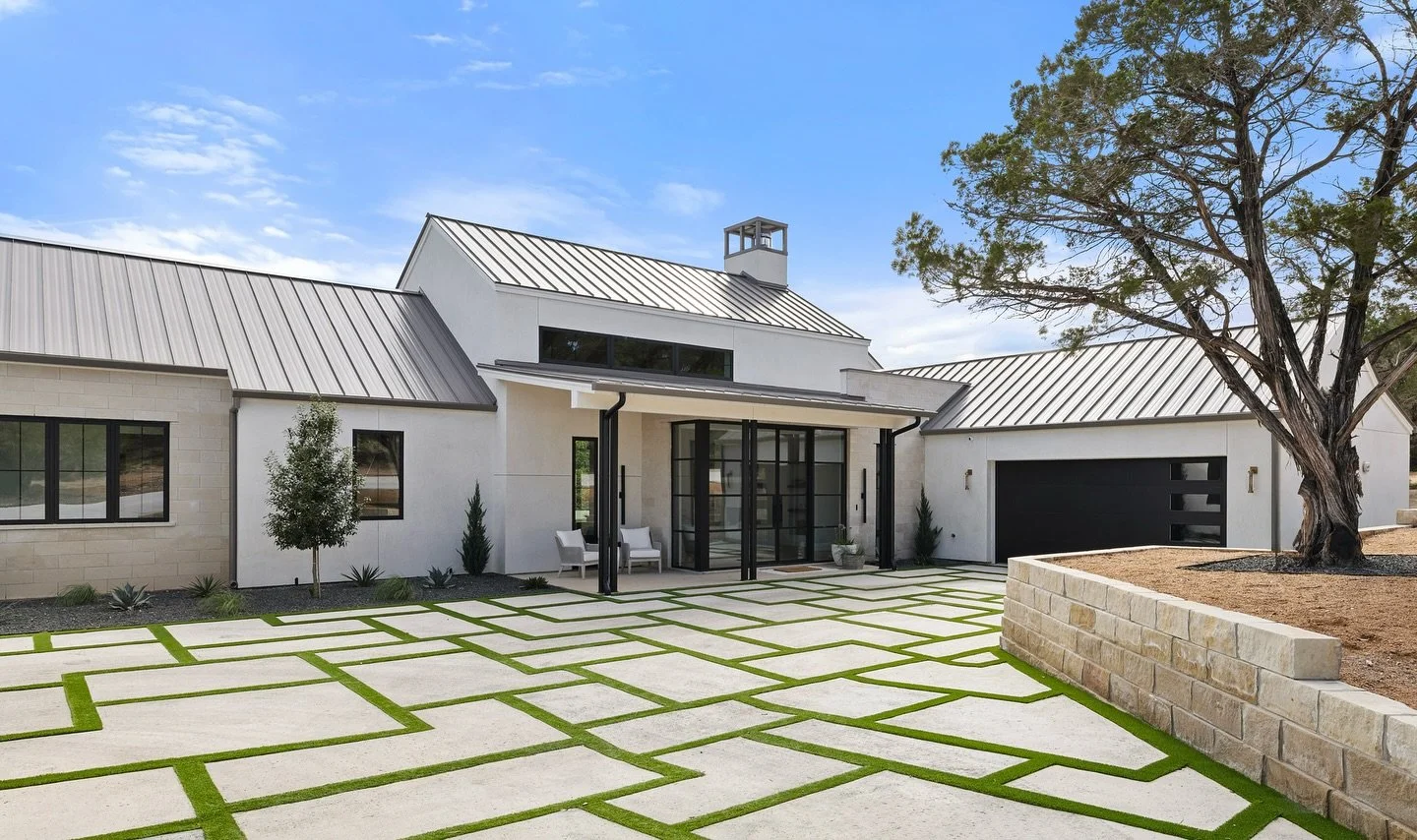 Clean lines and natural textures, designed to sit beautifully in the Hill Country landscape. 

Design &amp; Build: @countylinecustomhomes 
Architect: @geschkegroup 
📸: @jpmrealestatephotography