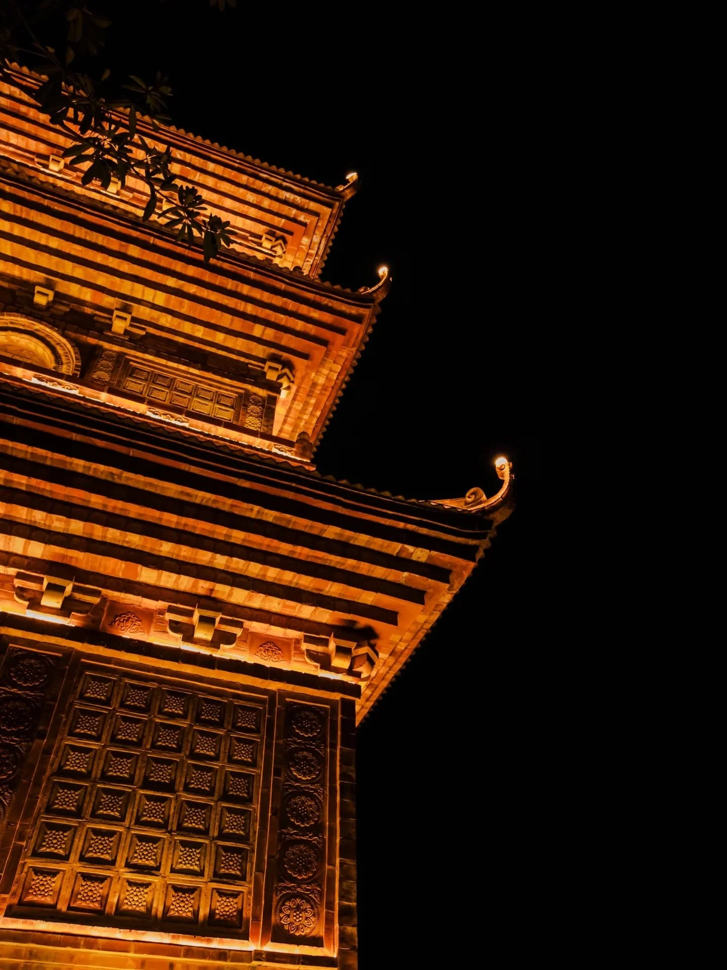Ninh Binh after sunset is a whole new world. 
Old Town turns into this quiet little dream... lanterns floating above the streets, the Pagoda glowing like someone switched on 'Golden hour Mode' after dark.

#fujifilm #ninhbinhvietnam #explorevietnam