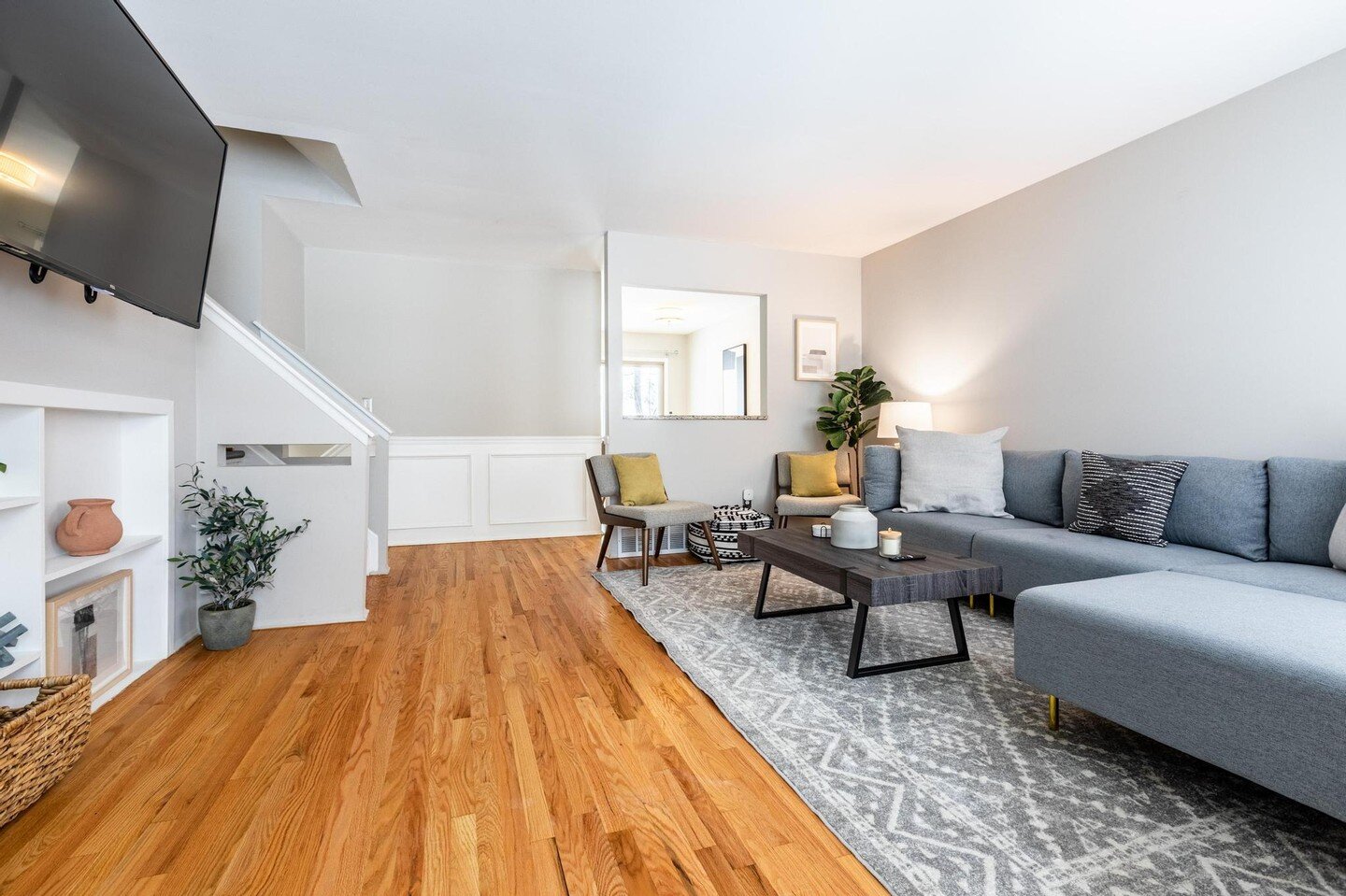 Check out this cute living room and its cozy details!