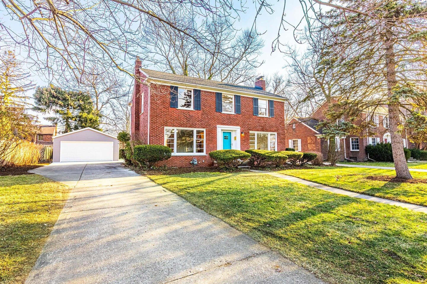 Welcome to 936 Pemberton Rd, Grosse Pointe Park. Completely move in ready, beautiful newly finished floors, spacious living area and awesome kitchen. Brought to you by THE Marissa Lee-Cavaliere @soldbymarissa ! 3 bd, 3 ba 2,200 sqft. Come check it ou