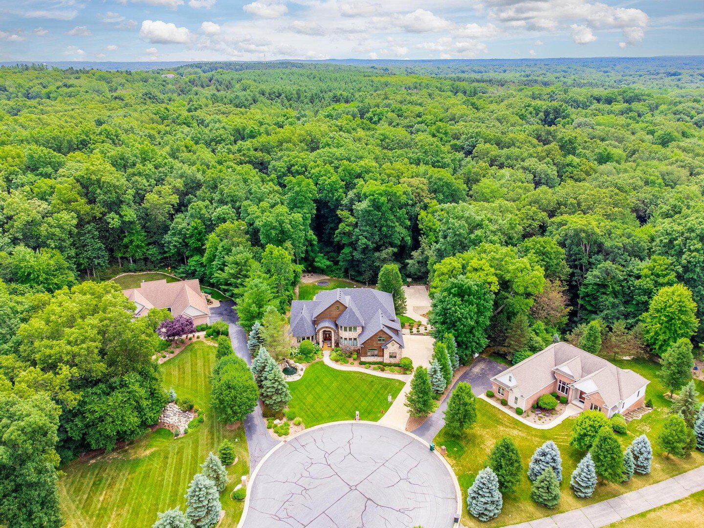 Show stopper! The lower backyard is completely private and surrounded by forest. This stunning home will make you feel like you are on a permanent vacation!

Check out this stunning home located in Marion Township.

@soldbymarissa 

#Vacation #reales