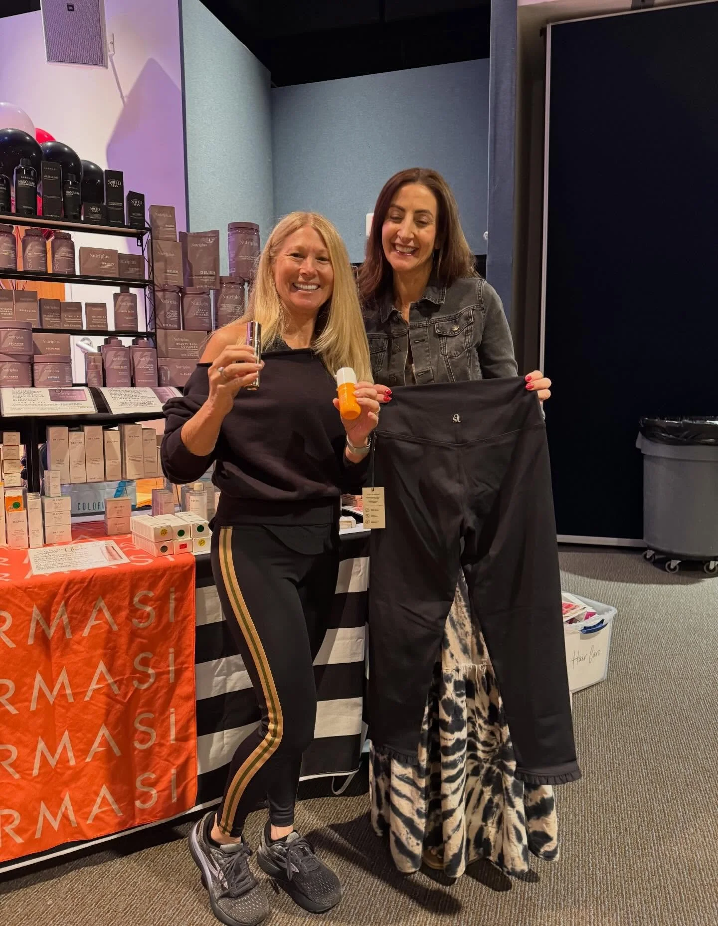 Hadassah Holiday Boutique happening now! Come by and say hi!🛍️🩷