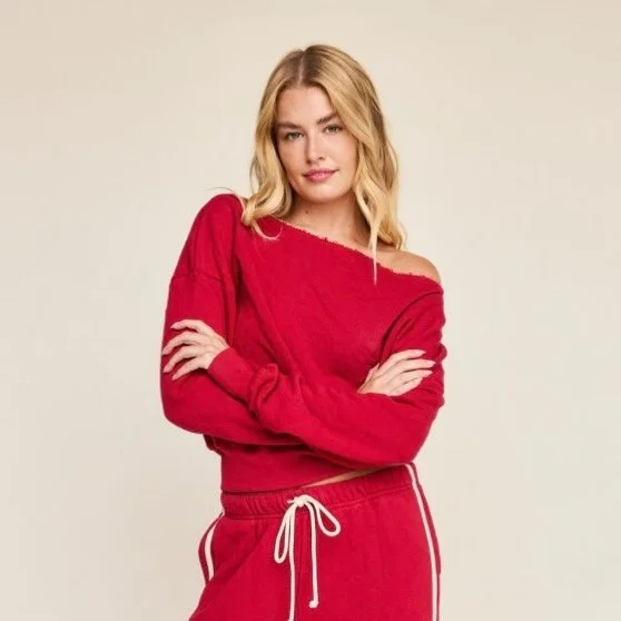 Your new weekend Sweatshirt❤️DM me to shop! Comes in black, navy, white and grey❤️