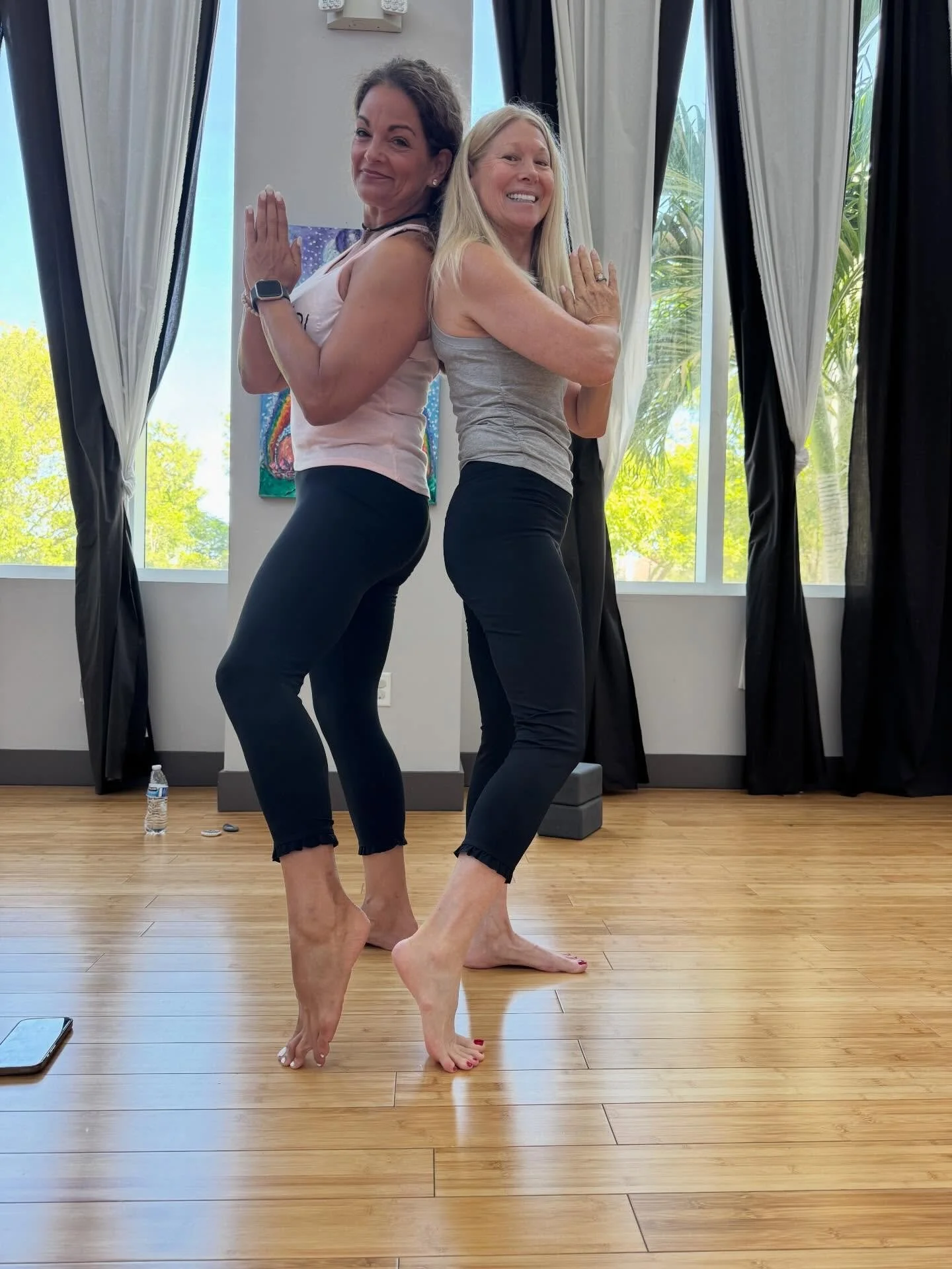 Ruffle leggings are back! DM me to shop🖤🖤 @melaniecordover