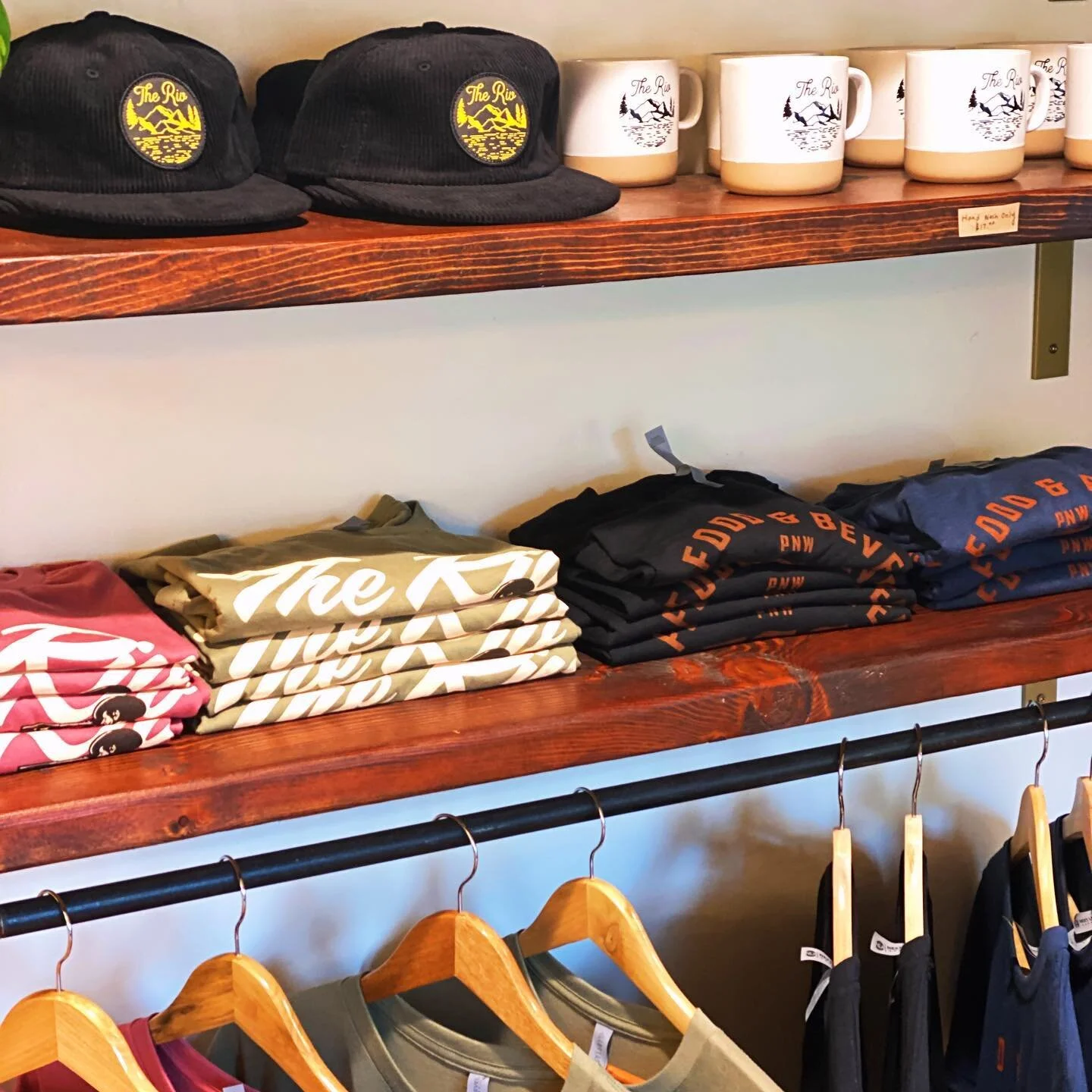 Got @therivcafeor all stocked up for the holiday madness. 

Is your merch Made Wright?!
.
.
.
.
.
.
#merch #custommerch #isyourmerchmadewright #madewrightmerchco #merchdrop #holidays #tistheseason #holidayseason #supportlocal #supportsmallbusiness #c