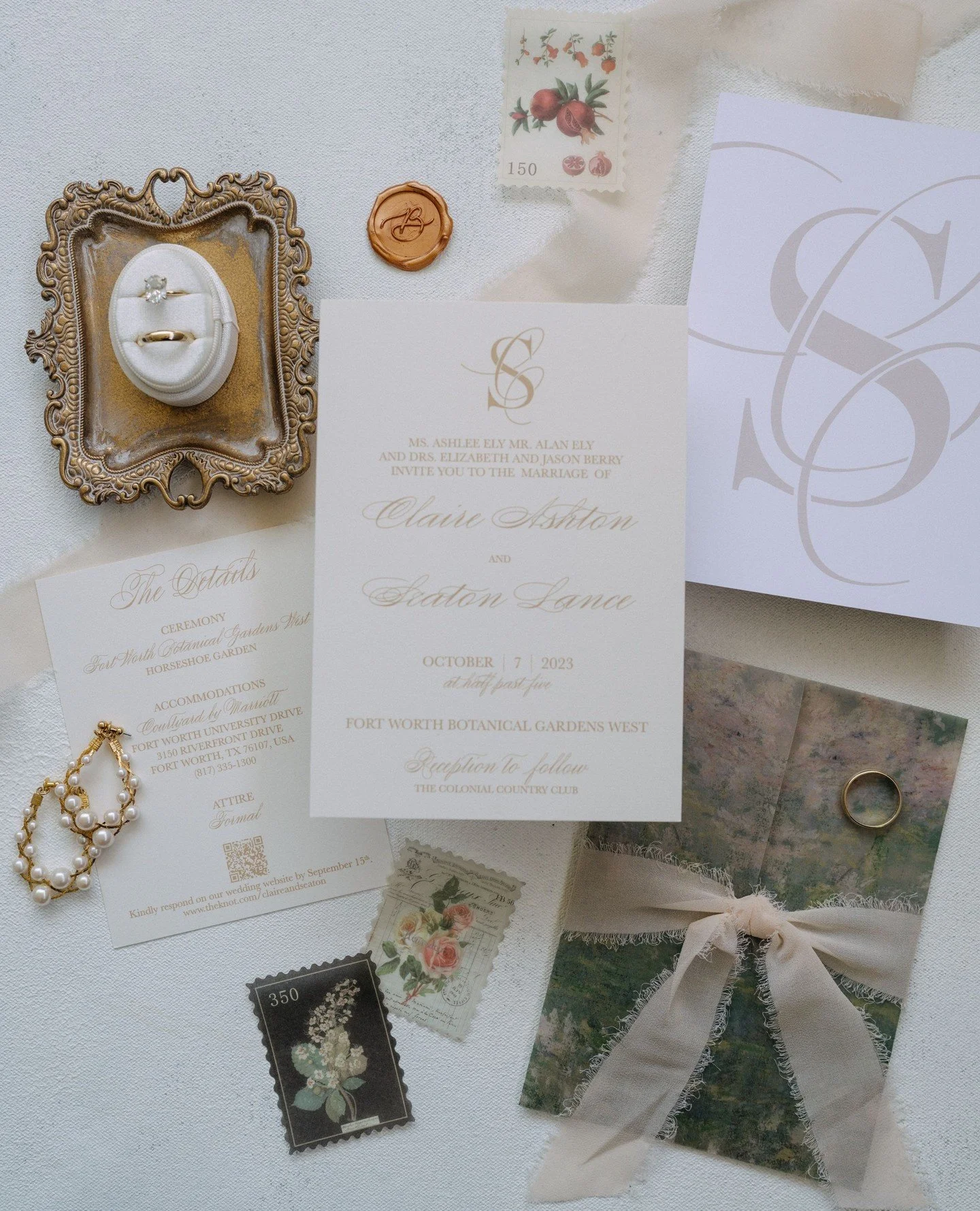 I love seeing client's vision translated through the details. ✨️⁠
⁠
⁠
photo: @laurenmariephoto ⁠
stationery: @notesandtakery