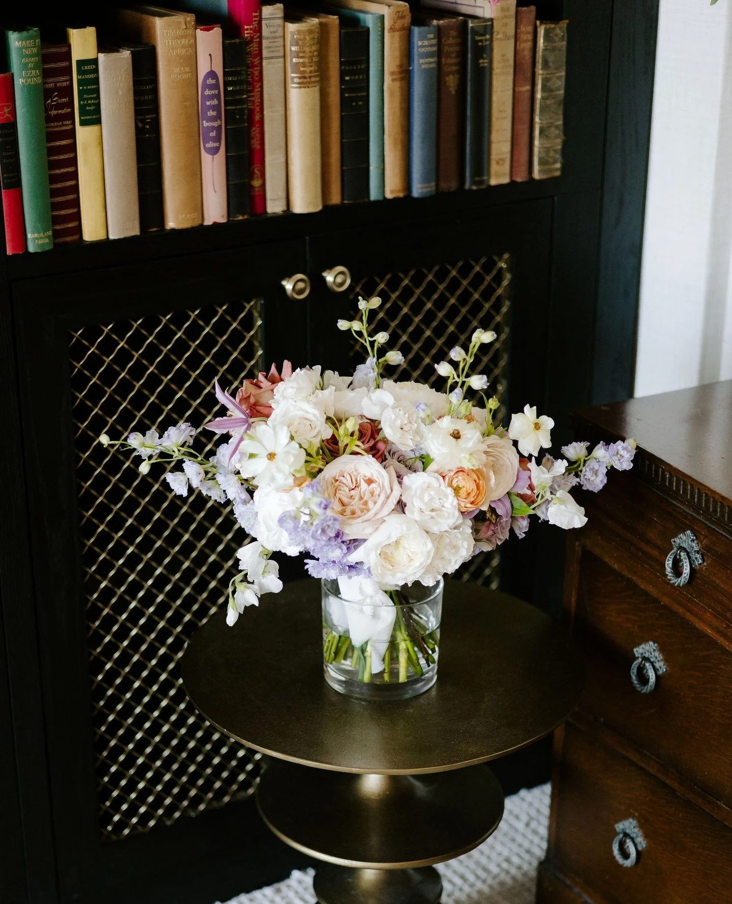 happy sunday ✨️⁠
⁠
⁠
⁠
@hotel1928 ⁠
@milkandhoneyflwrs⁠
@jennymartinphoto⁠