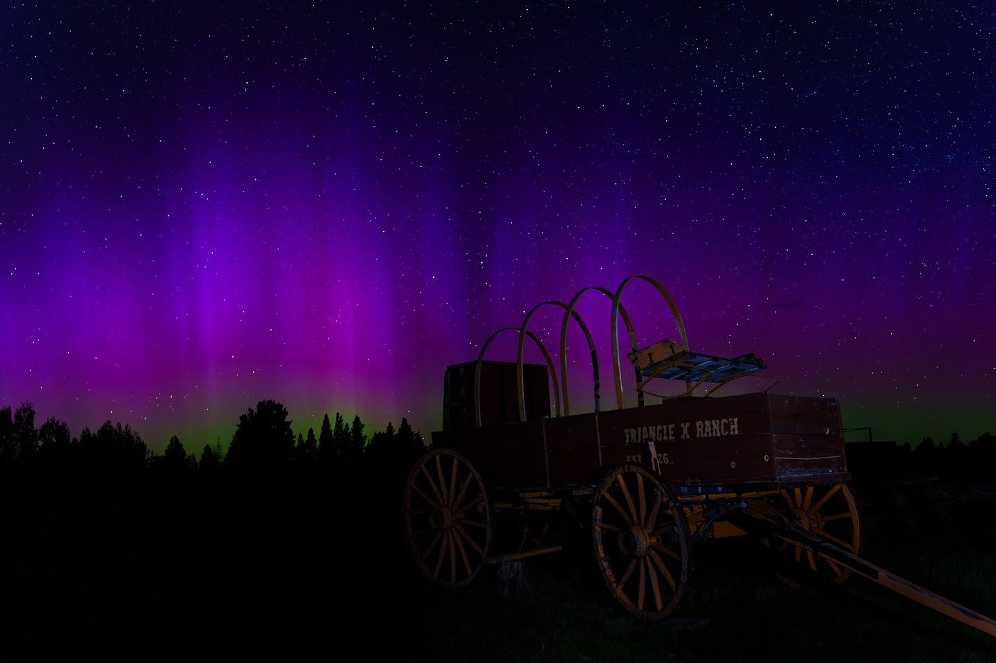 ✨ When the West Meets the North✨
One unforgettable night at Triangle X Ranch in Wyoming, the northern lights made a surprise appearance&mdash;and lit up the sky like it had something to say.

As if the Grand Tetons weren&rsquo;t already magical enoug