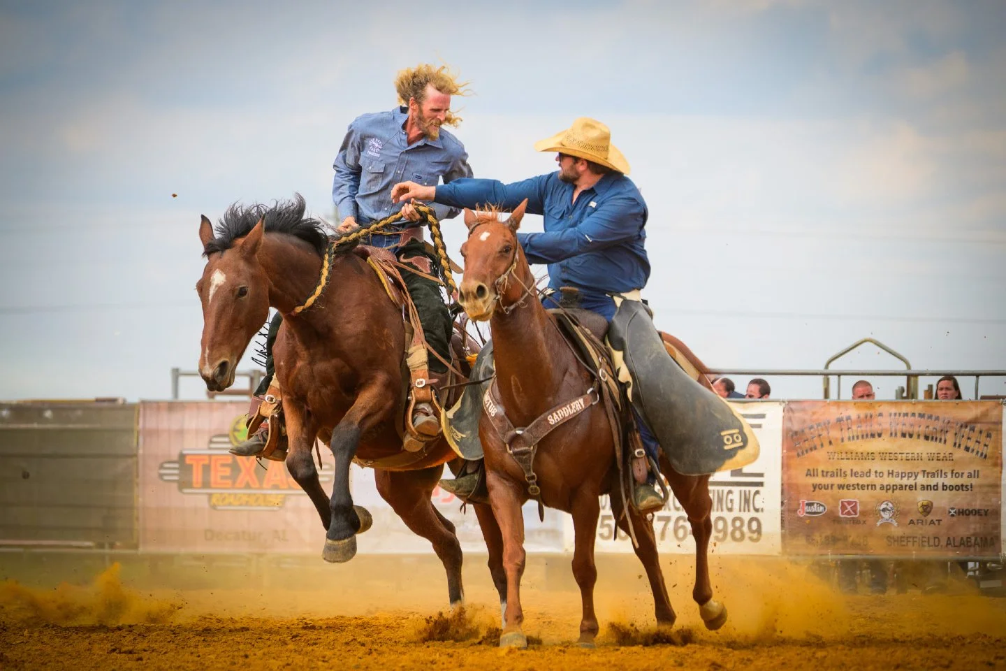 Here's to the unsung heroes of the arena! 🙌 This shot from The Day of The Cowboy Ranch Rodeo at No Fences Cowboy Church perfectly captures a pickup man in action.  Their job is often overlooked, as they're not in the spotlight, but their skill, timi