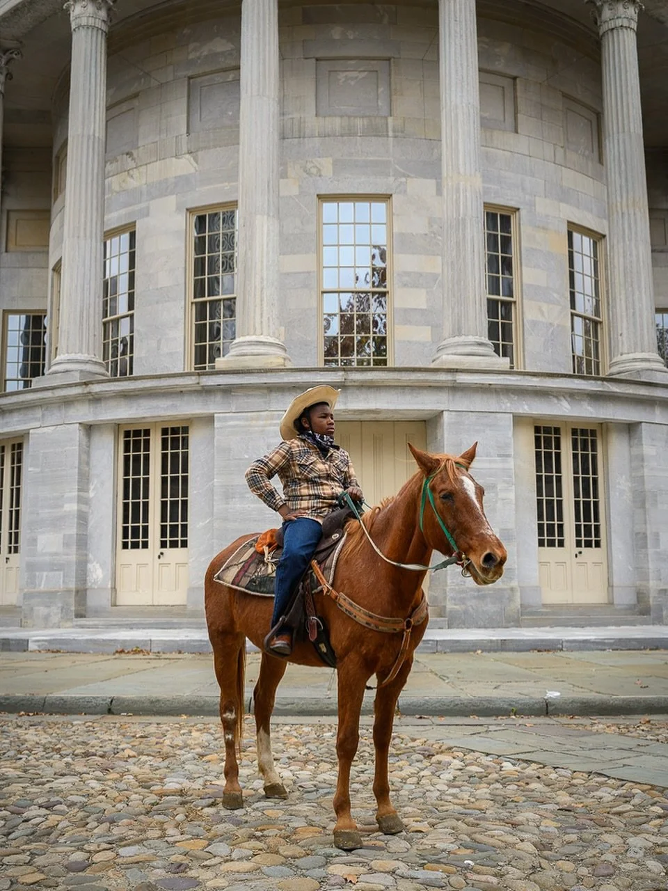 📸 Philly Horse Power!

One of my absolute favorite moments from the Unique Photo photowalk in Philadelphia was seeing the Fletcher Street Urban Riding Club riders against the backdrop of the city&rsquo;s incredible architecture.

The contrast betwee