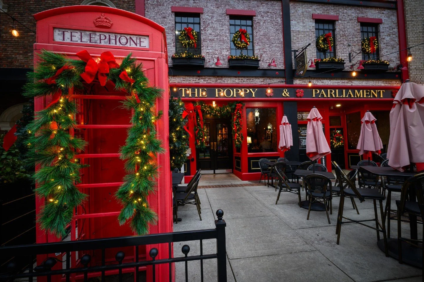 It&rsquo;s beginning to look a lot like Christmas in Downtown Huntsville! 🎄✨

The Poppy &amp; Parliament is bringing all the brilliant British holiday vibes to the Rocket City.  Between the twinkling lights and that iconic red phone booth, it is loo