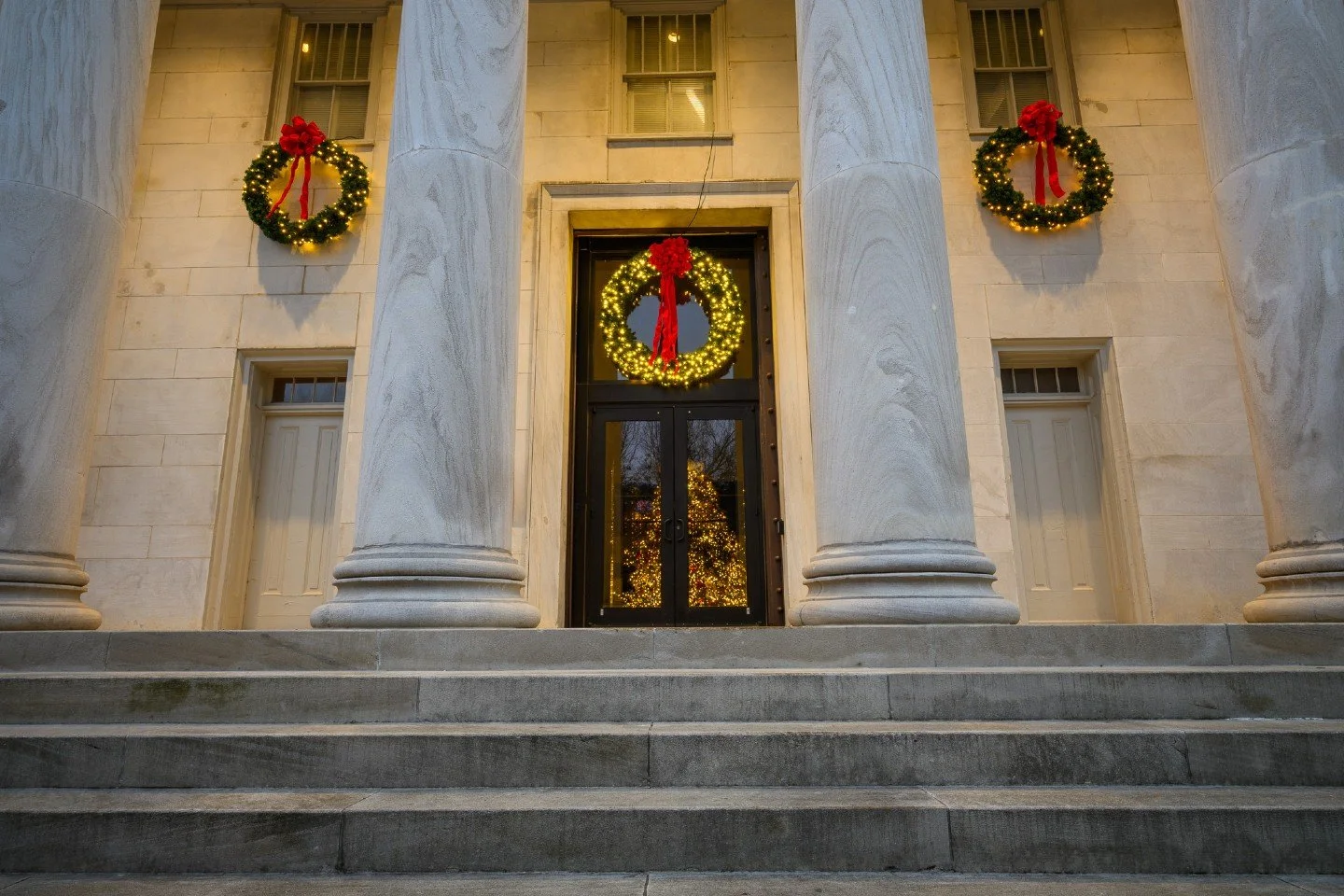 Walking through Downtown Huntsville never gets old, especially this time of year. 🎄✨ The historic National Bank building is looking absolutely majestic all dressed up for the holidays.

There is something so timeless about wreaths on these massive m