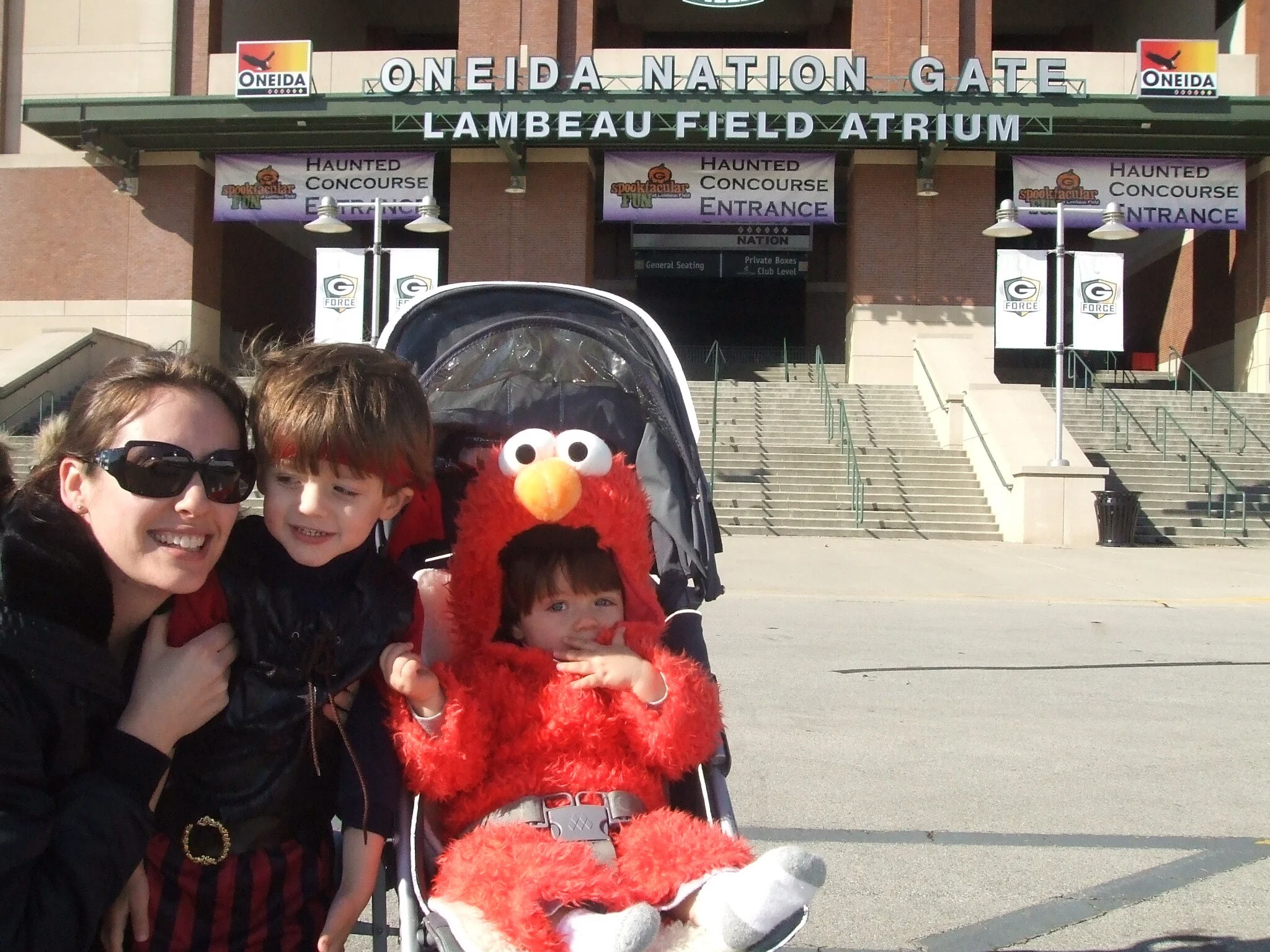 Halloween Ben Pirate and Luc Elmo.jpeg