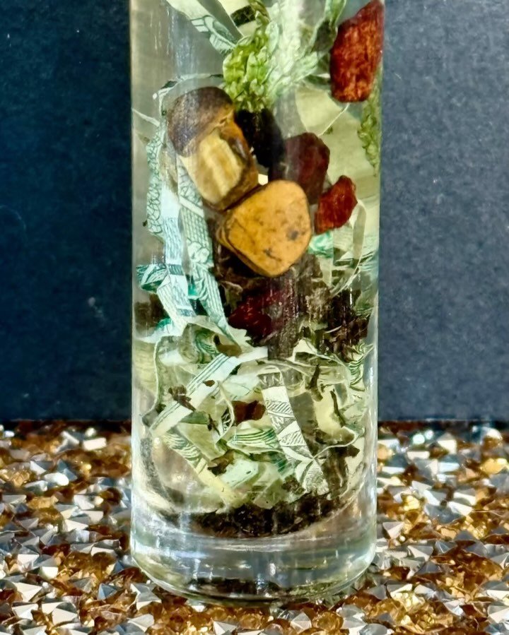 MONEY DRAWING ROLL-ON OIL by Gypsy Goddess available now online at shopspellboundsky.com 💰✨

When we opened Spellbound Sky back in 2011, this Money Oil by Gypsy Goddess was a must-have customer favorite from the get-go! We are forever obsessed with 