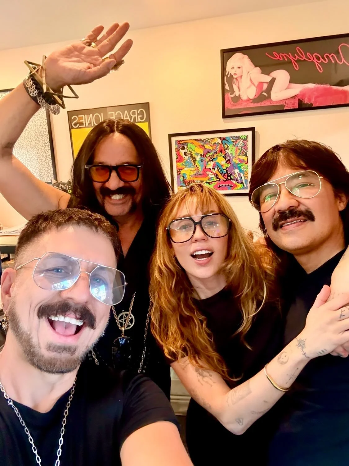 MEANWHILE AT SPELLBOUND SKY PALM SPRINGS 🔮🌴✨

We are having the BEST TIME EVER sharing magical moments with everyone that drops by the shop&hellip;.the good vibes are off-the-chart! We have immense gratitude for all the love and support that we hav