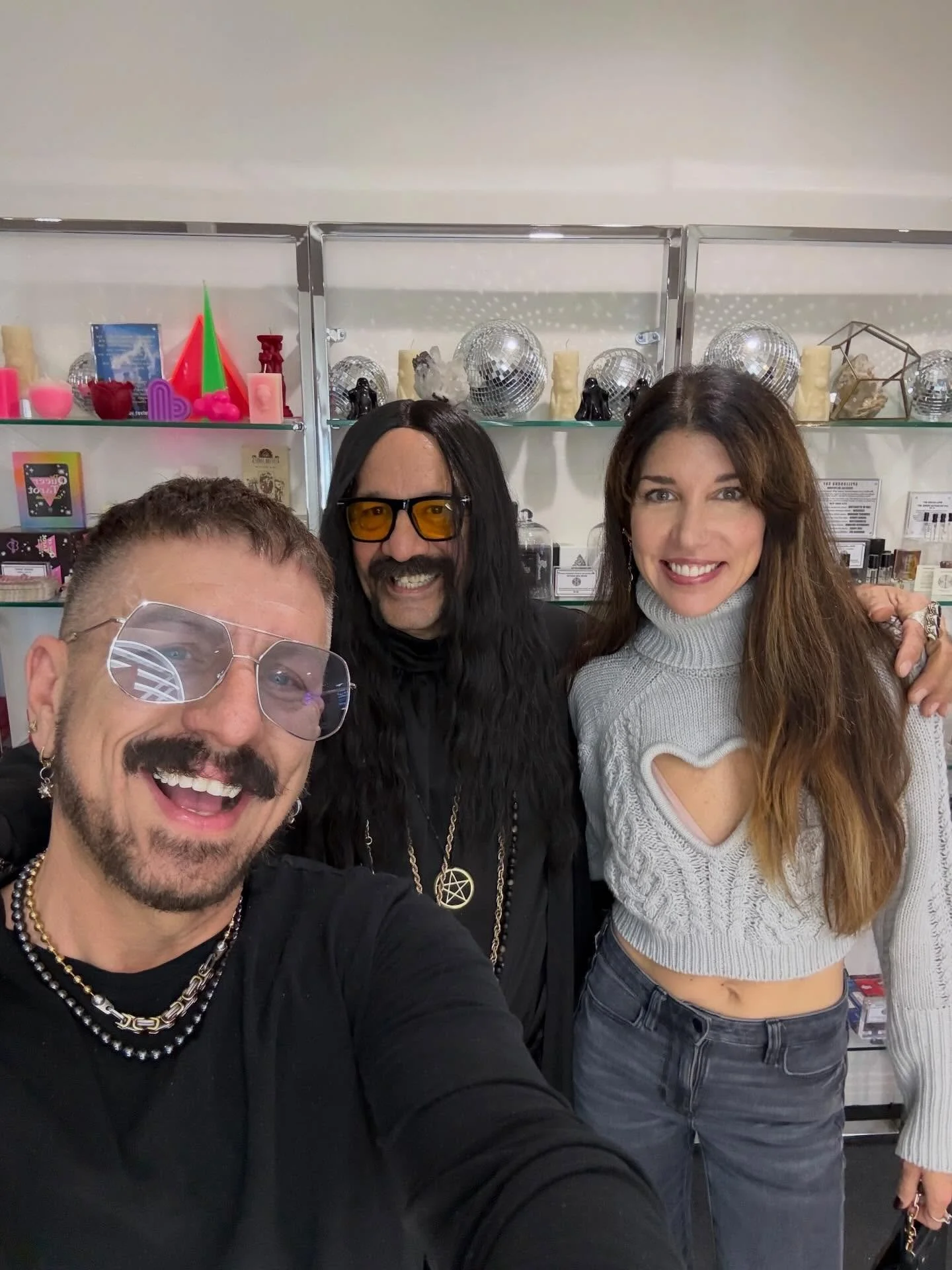 MEANWHILE AT SPELLBOUND SKY PALM SPRINGS 🔮🌴✨

You know we&rsquo;ve got to find a way to bring some lovin&rsquo; here today&hellip;and we love that we get to uplift each other here at the shop. Sharing magical moments with everyone that drops by Spe