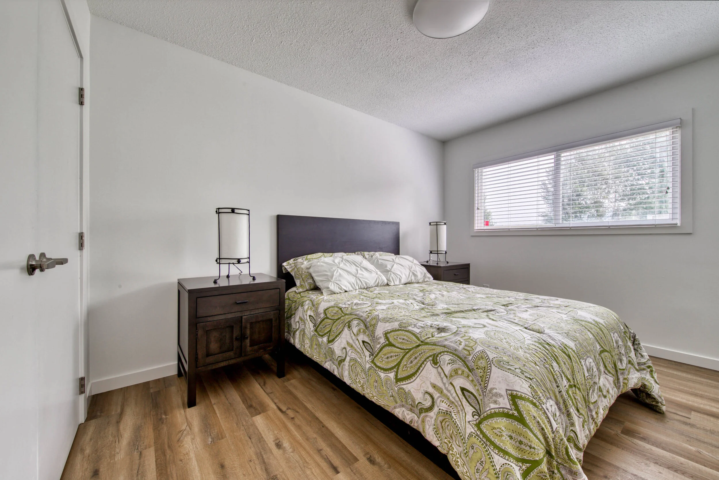 982 Jasper Ave-23.jpg