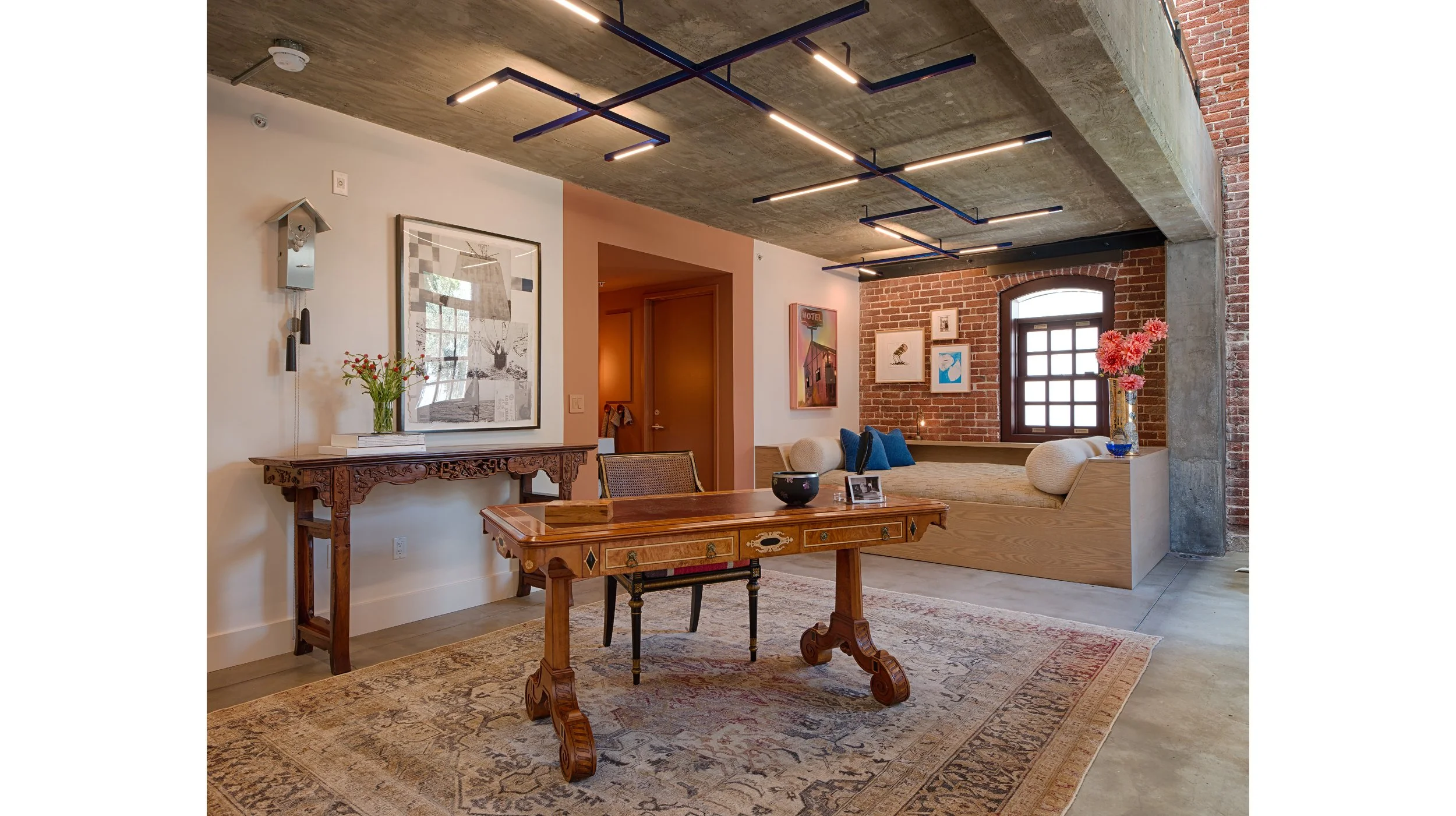 HOME OFFICE
Home office area with Biedermeier desk and custom-made daybed and light fixture by Luis Scott Lighting.