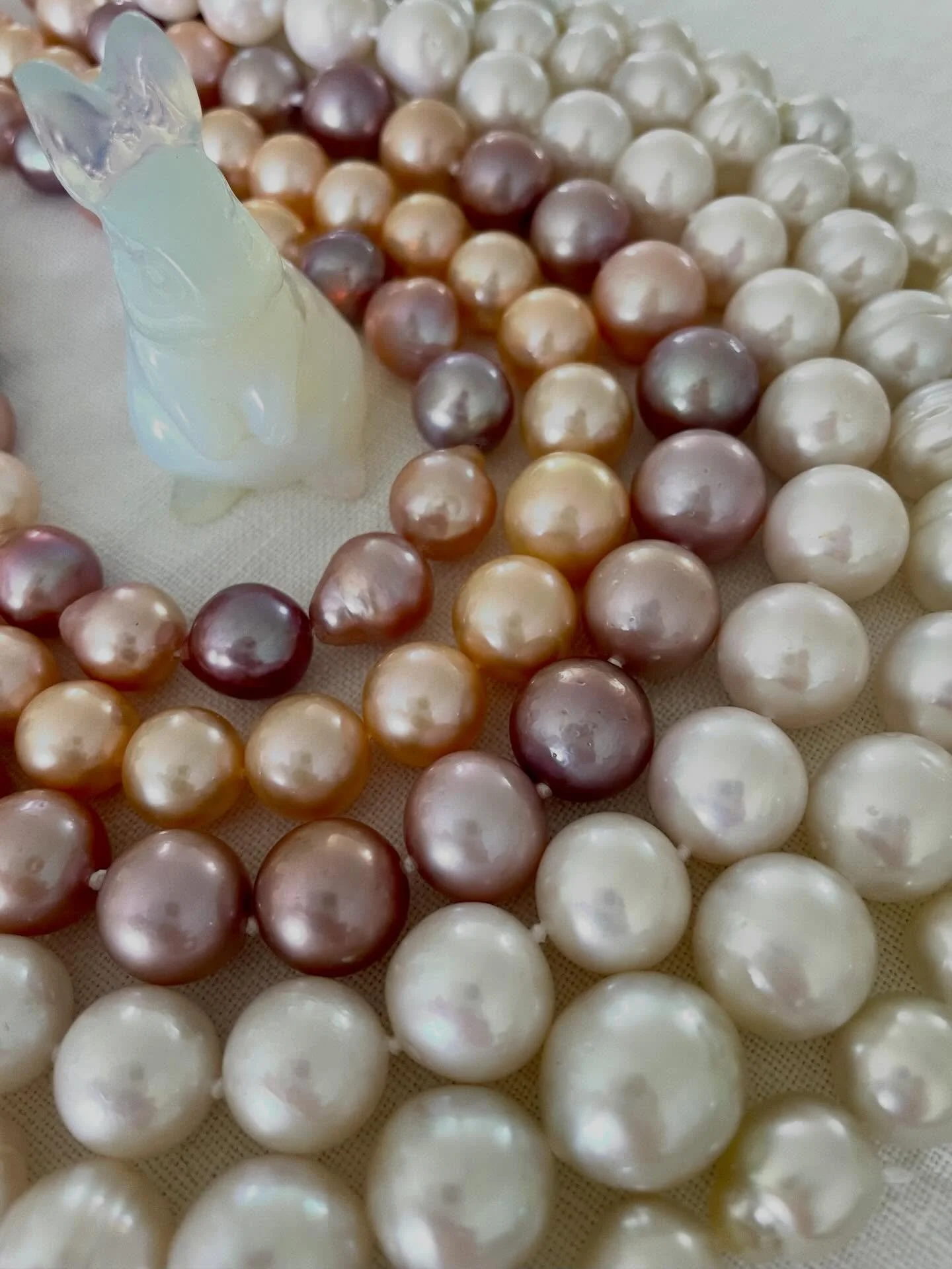 @tiffanypeayjewelry - Now open Monday for the season. Stop in, try on the new jewels. Come for a Crystal Bed Session. Sun&rsquo;s out! Great day for a walk - Fogland Beach or Weetamoo Woods 

Another Season of Fabulous Pearls is upon us 🤍🦪 shop sma