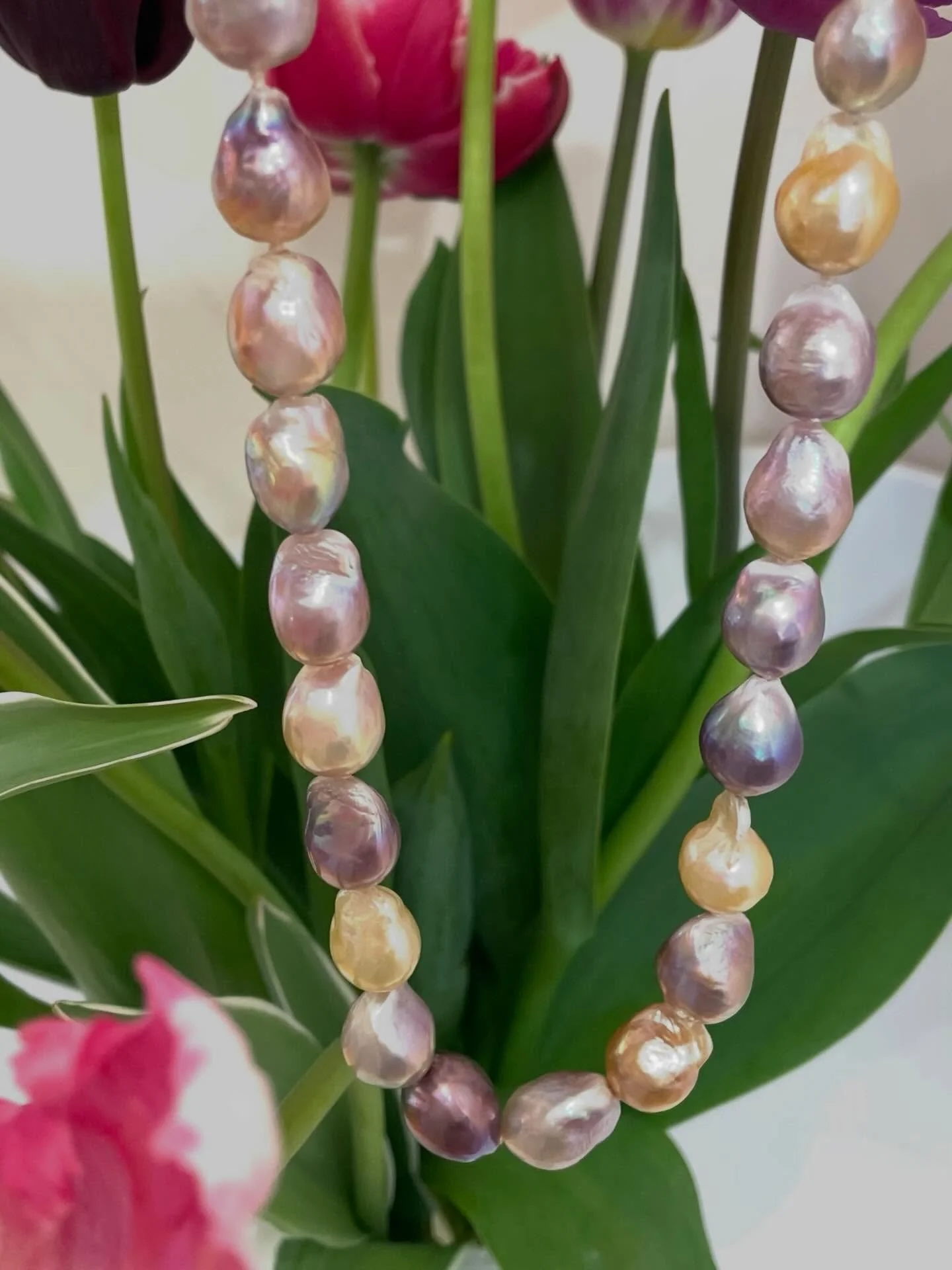 Natural Pearls in the colors of tulips! We have many new strands of incredible freshwater and south sea pearls! Come see! All included in the sale through May 10!
Be sure to pick up your own bouquet of freshwater tulips this weekend at @lepottery! Op