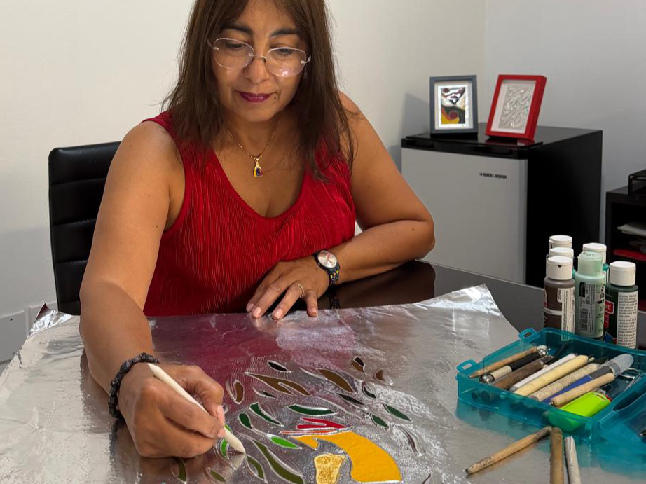 Regina Velásquez: su lienzo es el aluminio