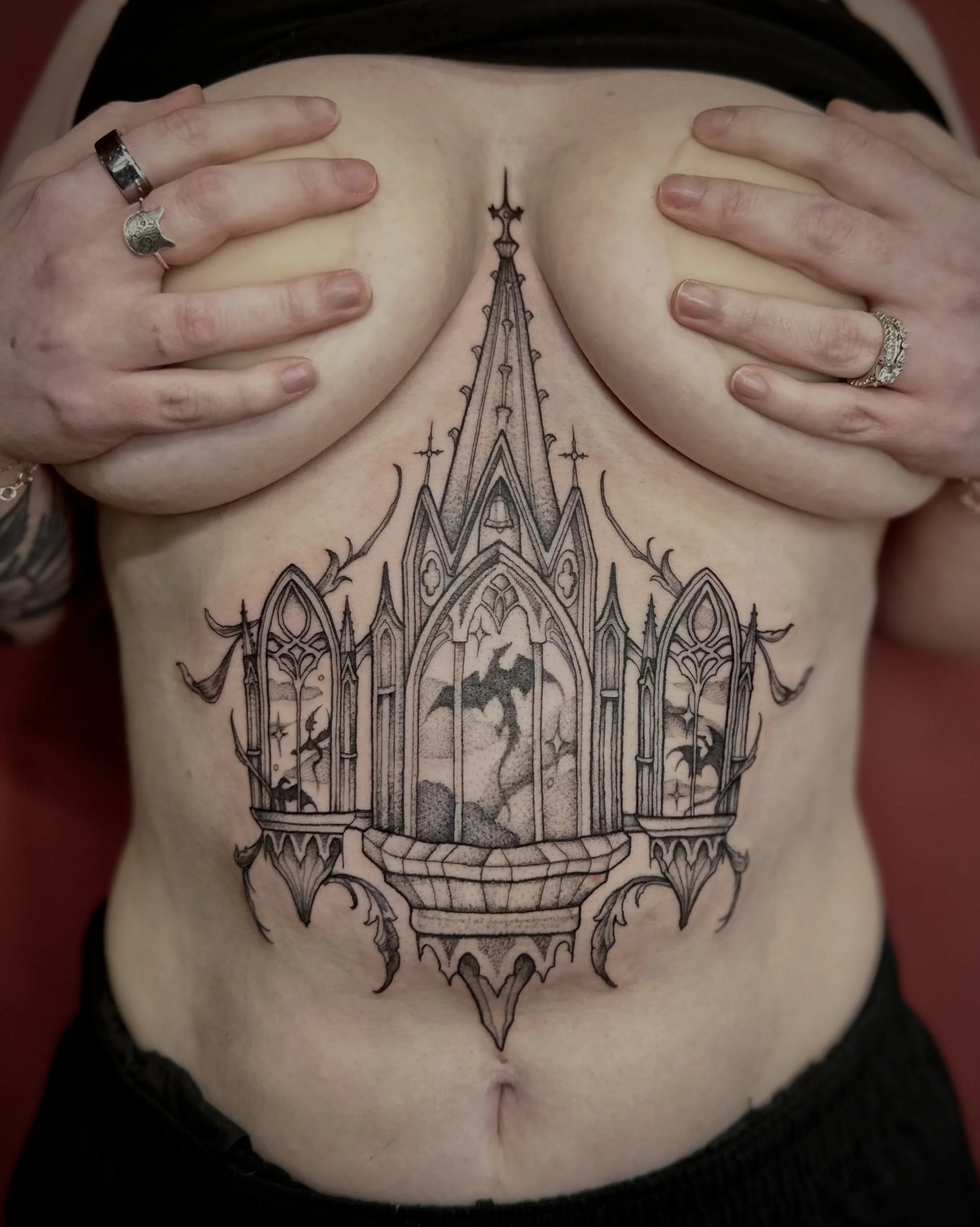 Got to tattoo this super cool gothic window stomach piece with dragons a bit ago! I looove getting to tattoo stuff like this, thanks so much for trusting me with this and for sitting so well for this spicy area! 🏰

#dragontattoo #cathedraltattoo #go